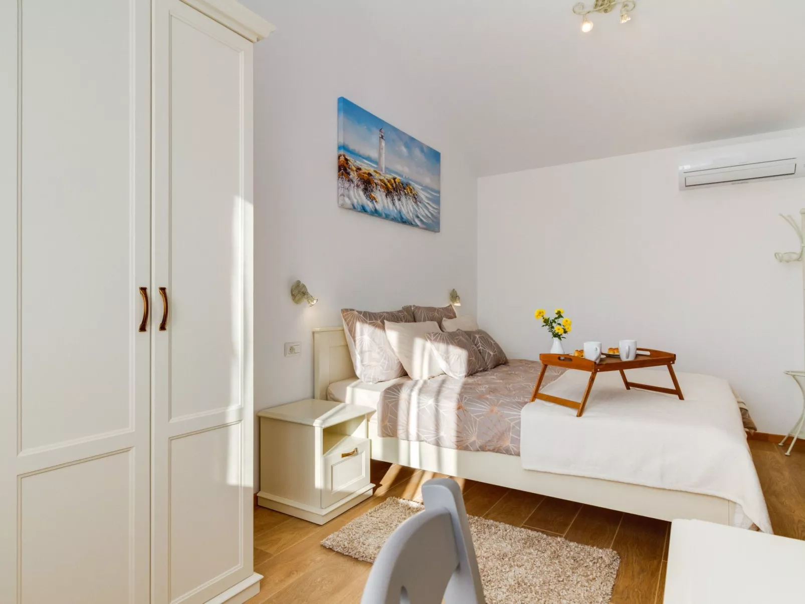 "Villa Nima" mit privatem Pool-Binnen