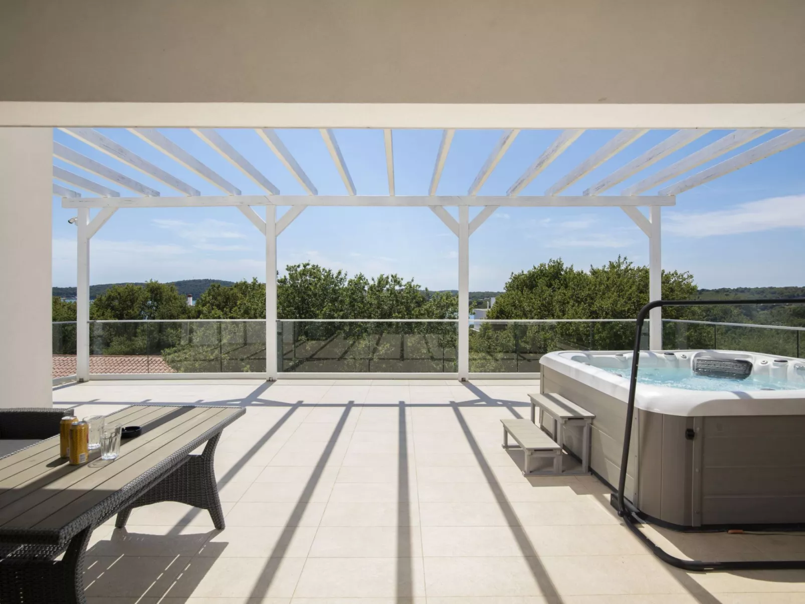 Villa Luna mit Pool, Sauna, Whirlpool, Tennisplatz-Buiten