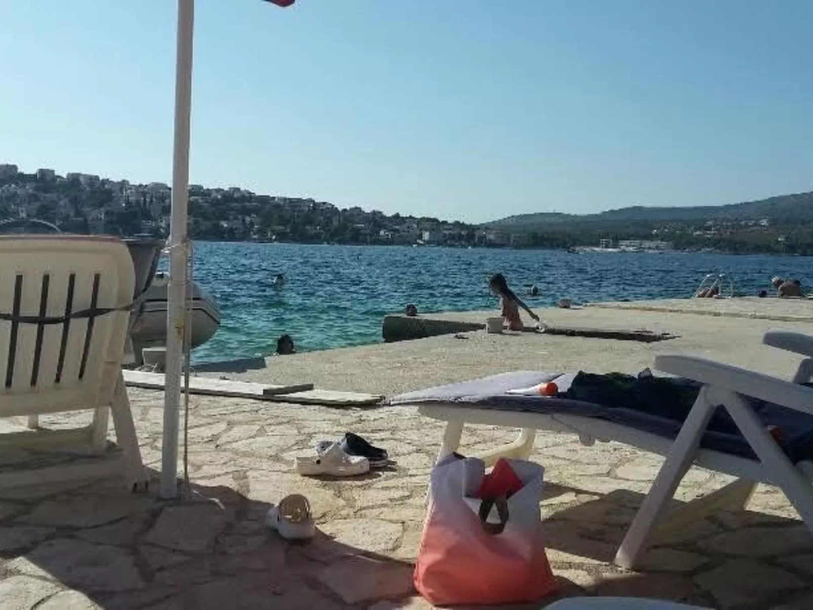 Sunara mit Terrasse und Kinderpool-Buiten