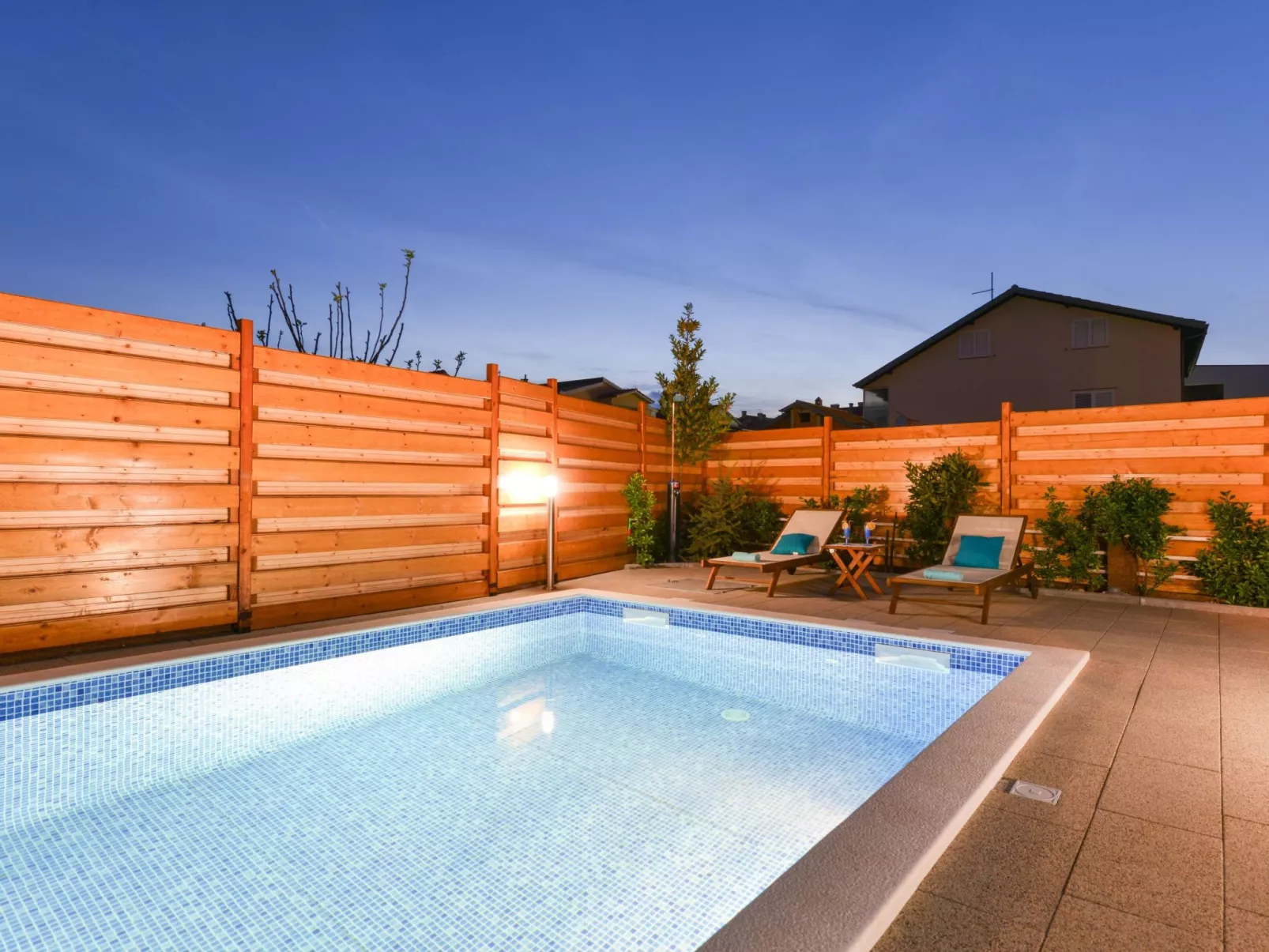 Villa Šima- Luxusappartement mit privatem Pool-Buiten