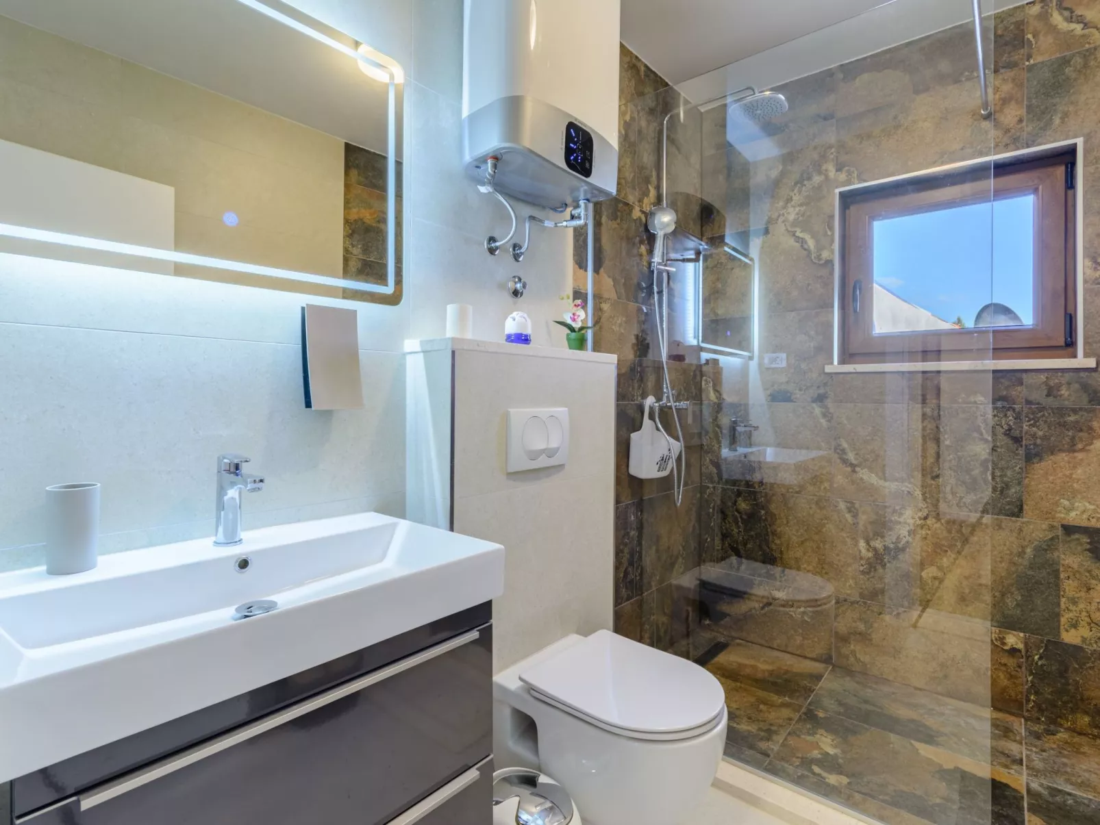 Villa mit vier Schlafzimmern und beheiztem Pool-Binnen