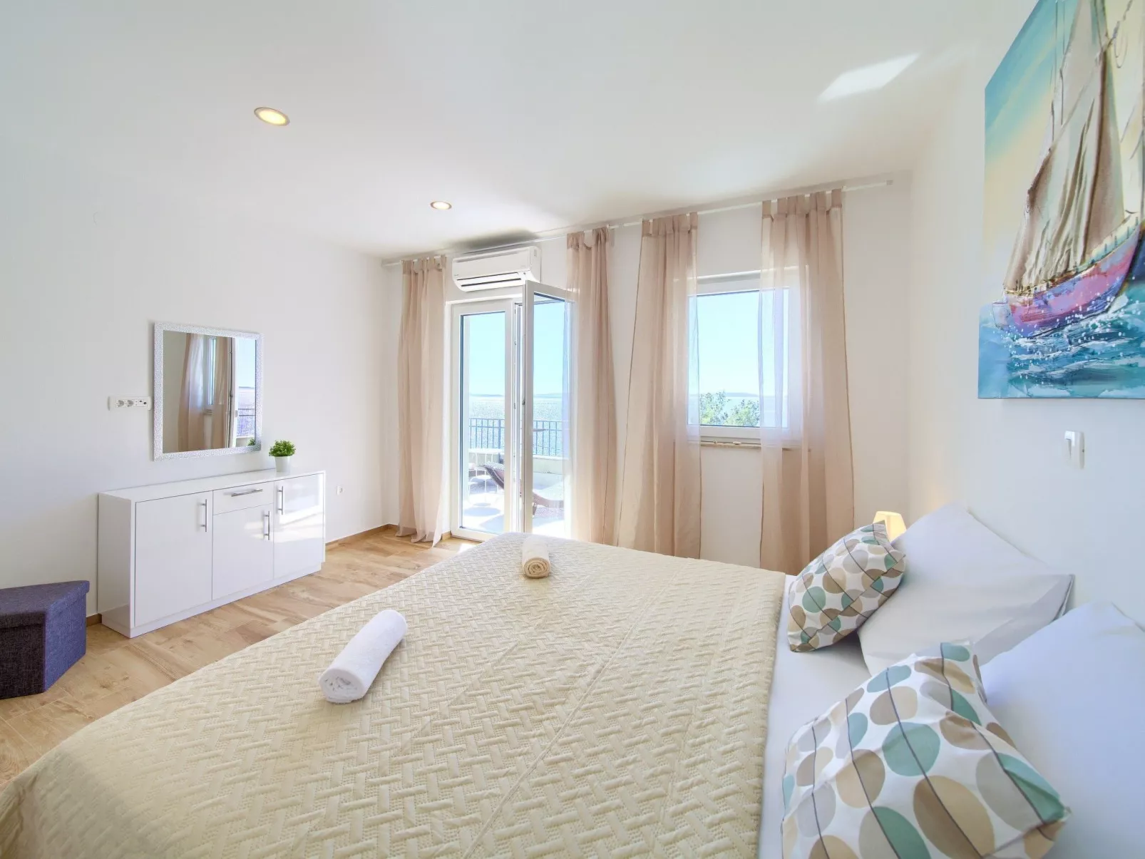 Geräumige, luxuriöse 5*-Ferienvilla mit Meerblick, eigenem Pool und großer Terr-Binnen