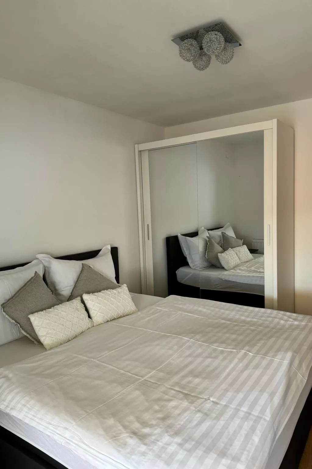 Ella-Image-tags.info