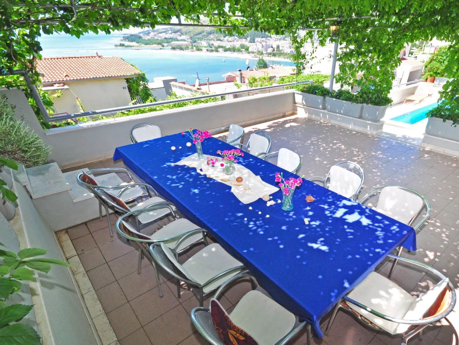 Geräumiges Ferienhaus in Omiš mit Privatem Pool-Buiten