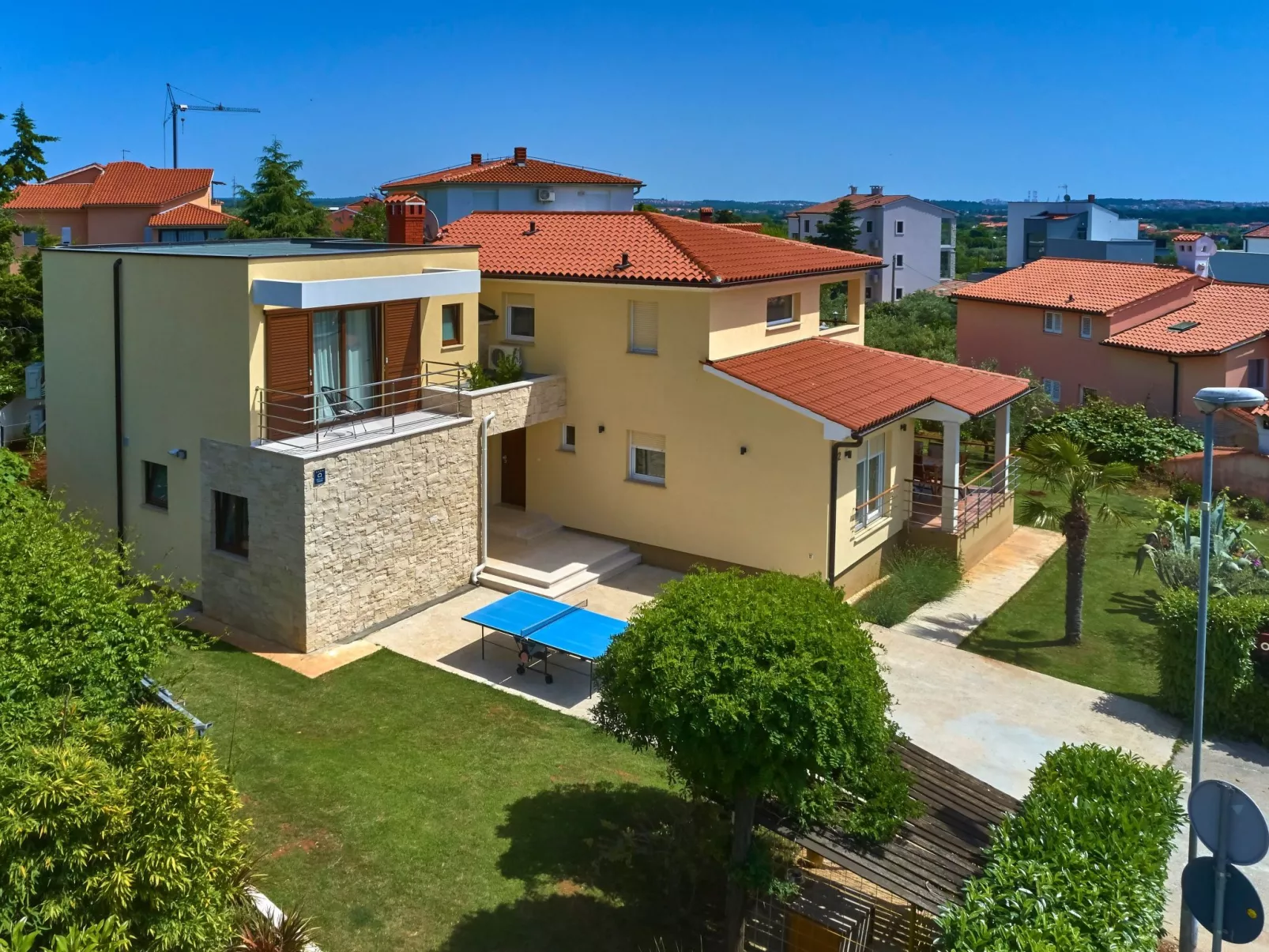 Haus in Fažana mit Terrasse und schöner Aussicht-Buiten