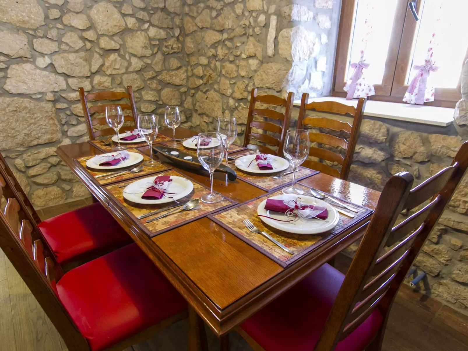 Geräumiges Ferienhaus in Brseč mit Privatem Pool-Binnen