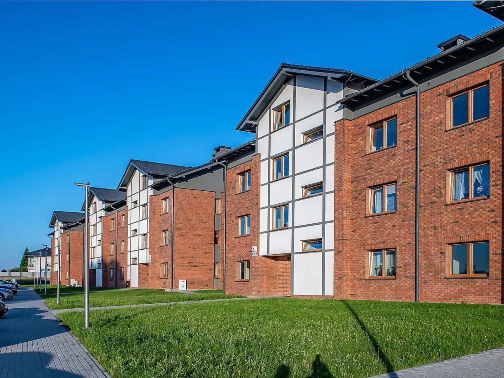 Moderne Ferienwohnung mit Balkon, nur 500 Meter von Meer und Strand entfernt-Buiten