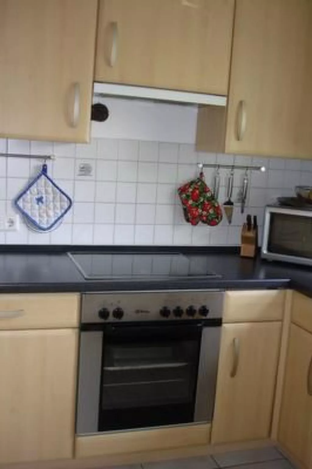 In Hage mit Garten, Terrasse und Grill-Binnen