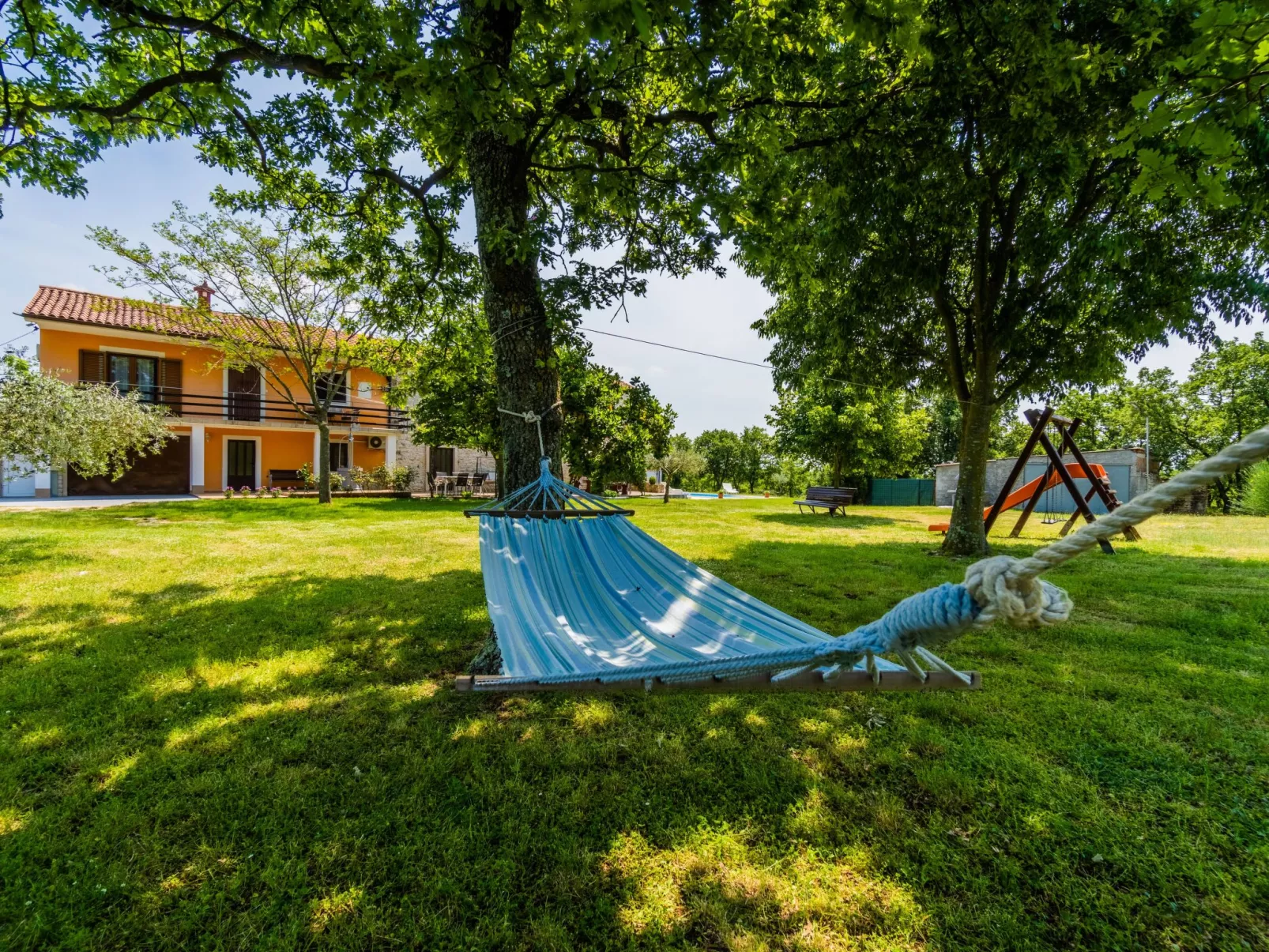 Schönes Haus mit großer grüner Umgebung, Pool-Buiten