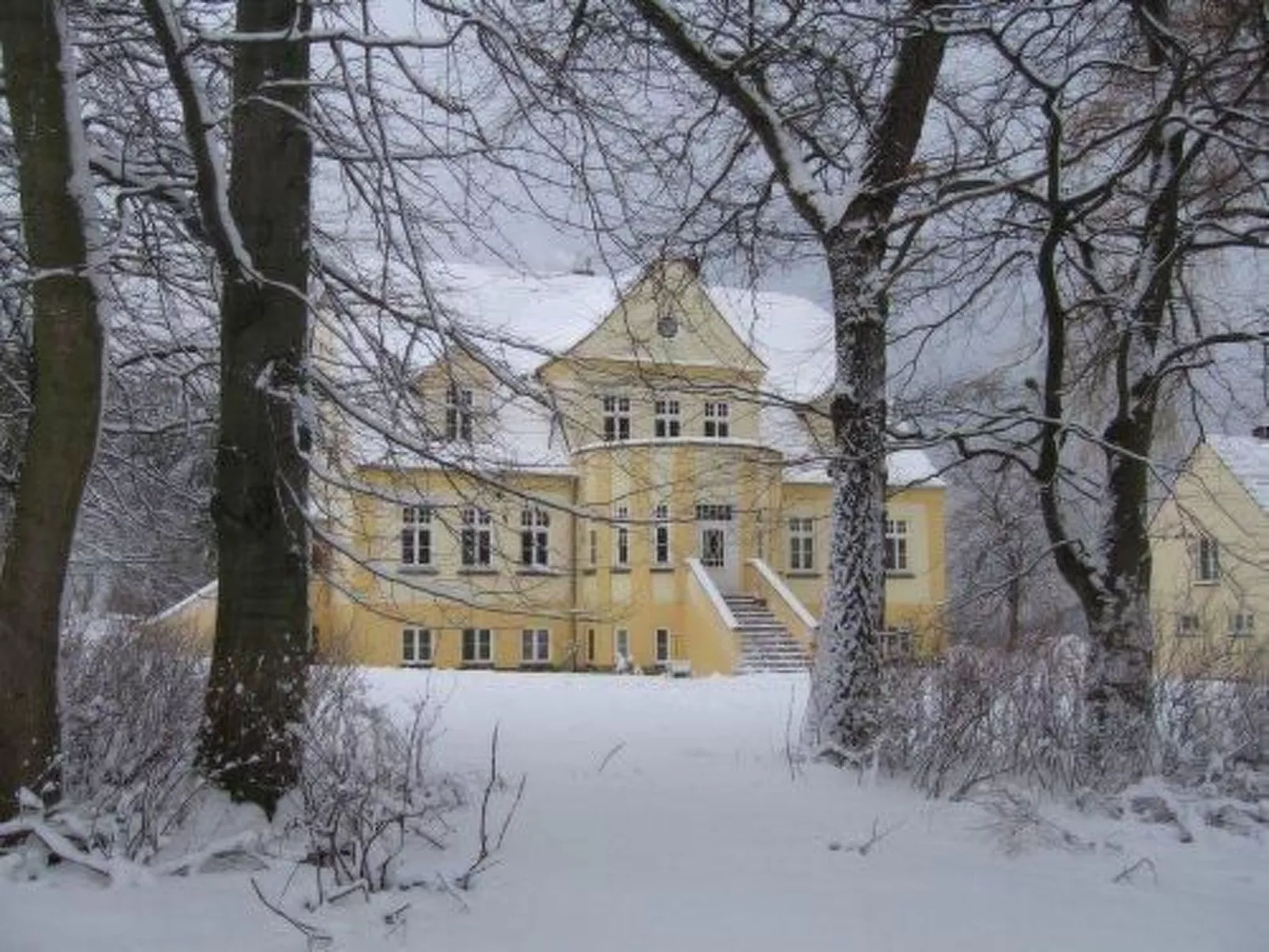 Wohnung in der ersten Etage des Herrenhauses-Buiten