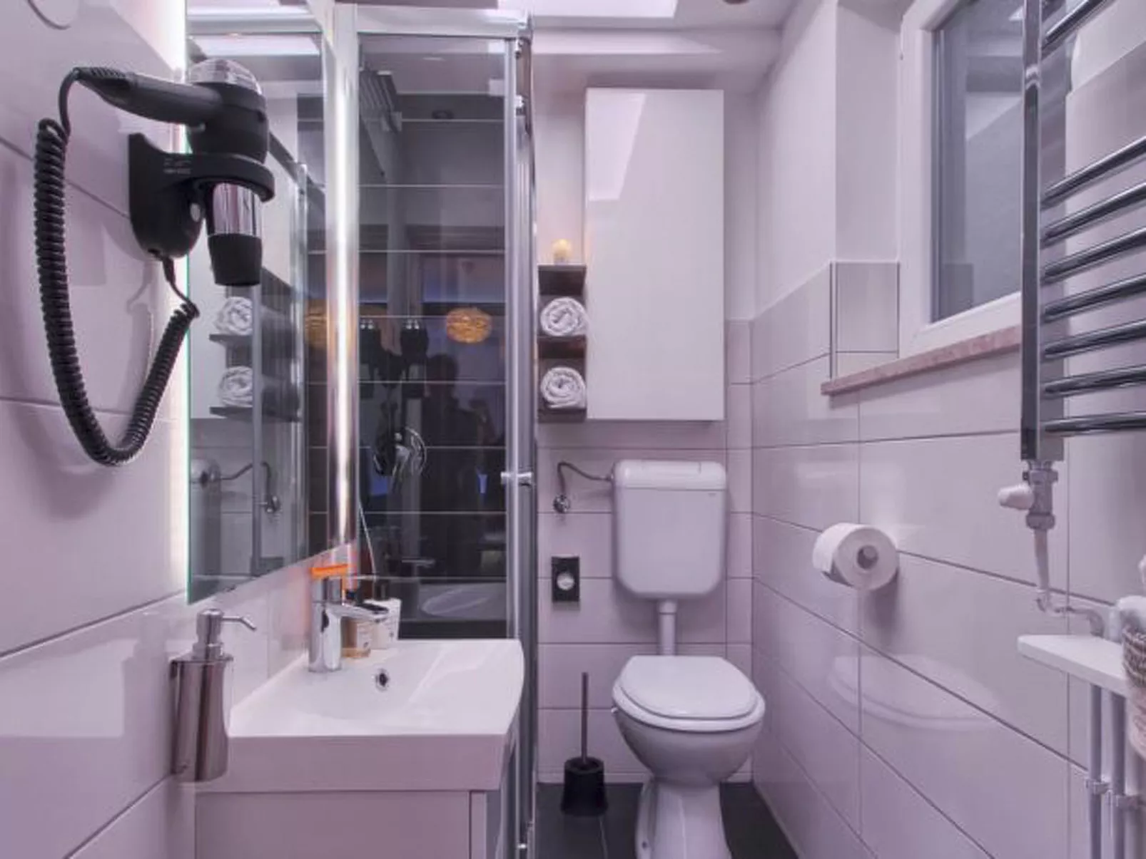 Stylisches Haus mit Dachterrasse, Bar und Hot Tub-Image-tags.info