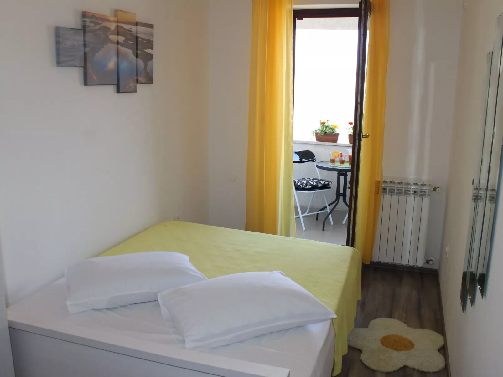 Mit Balkon für vier Personen-Binnen