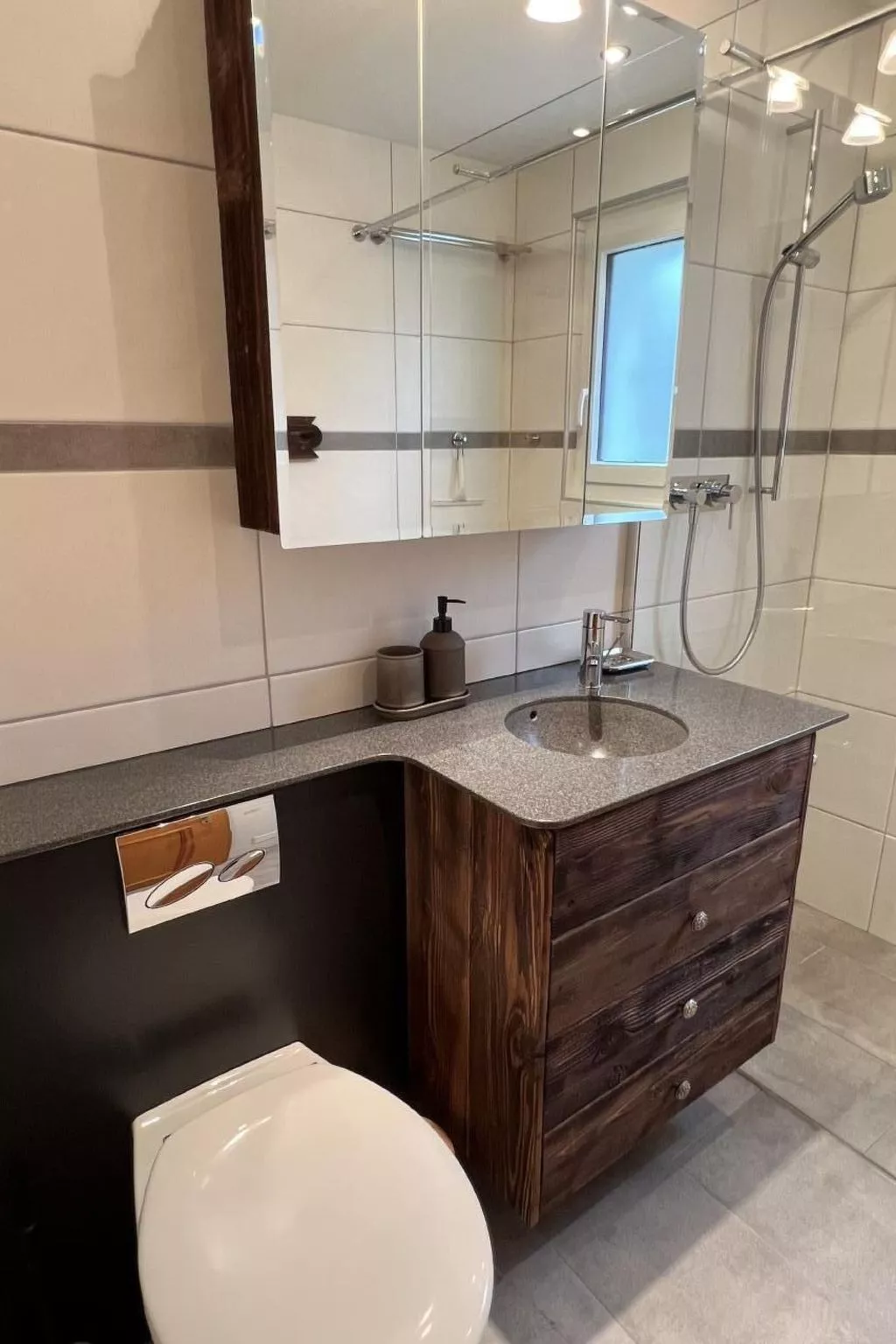 Berg-Ferienwohnung  im Chalet  Zirbeli-Binnen