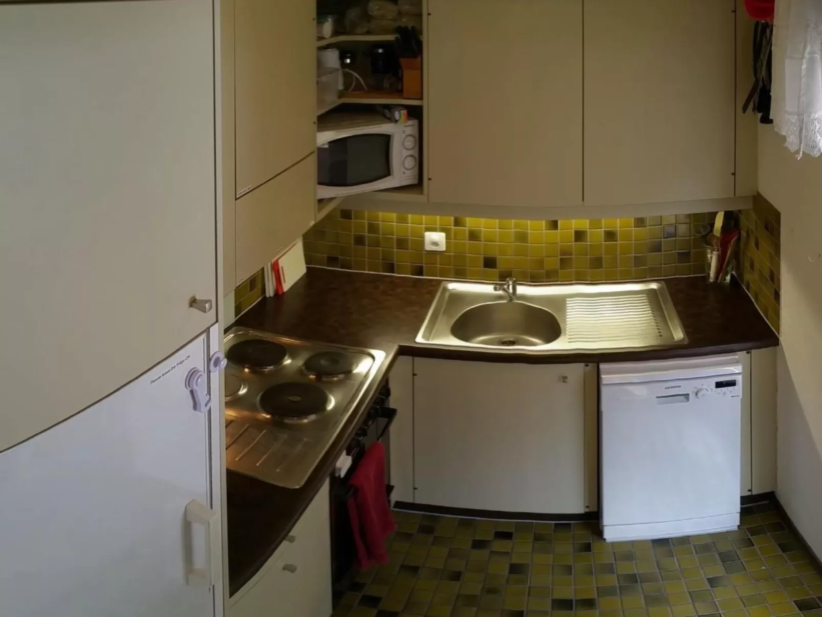 Gegenüber den Staubbach Wasserfällen-Binnen