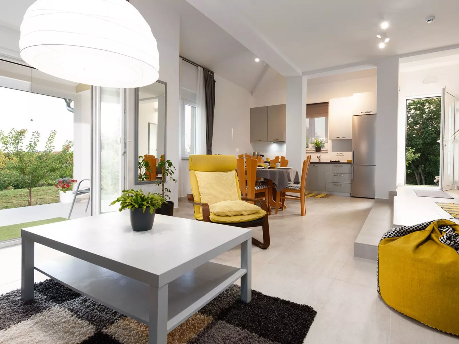 Mit Garten, Grill und Terrasse-Binnen