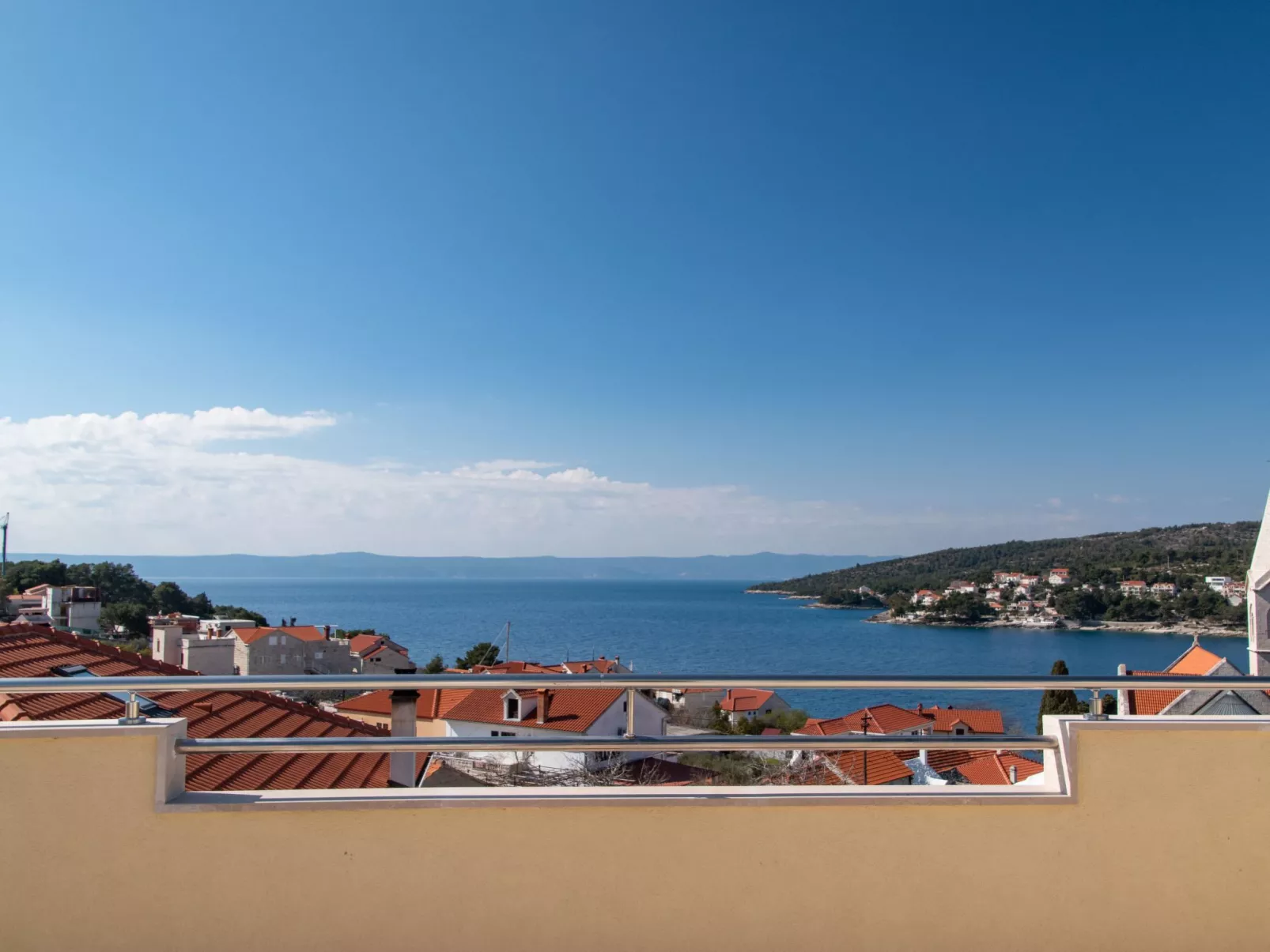 Gesamtes Ferienhaus in Sumartin mit Privatem Pool-Buiten