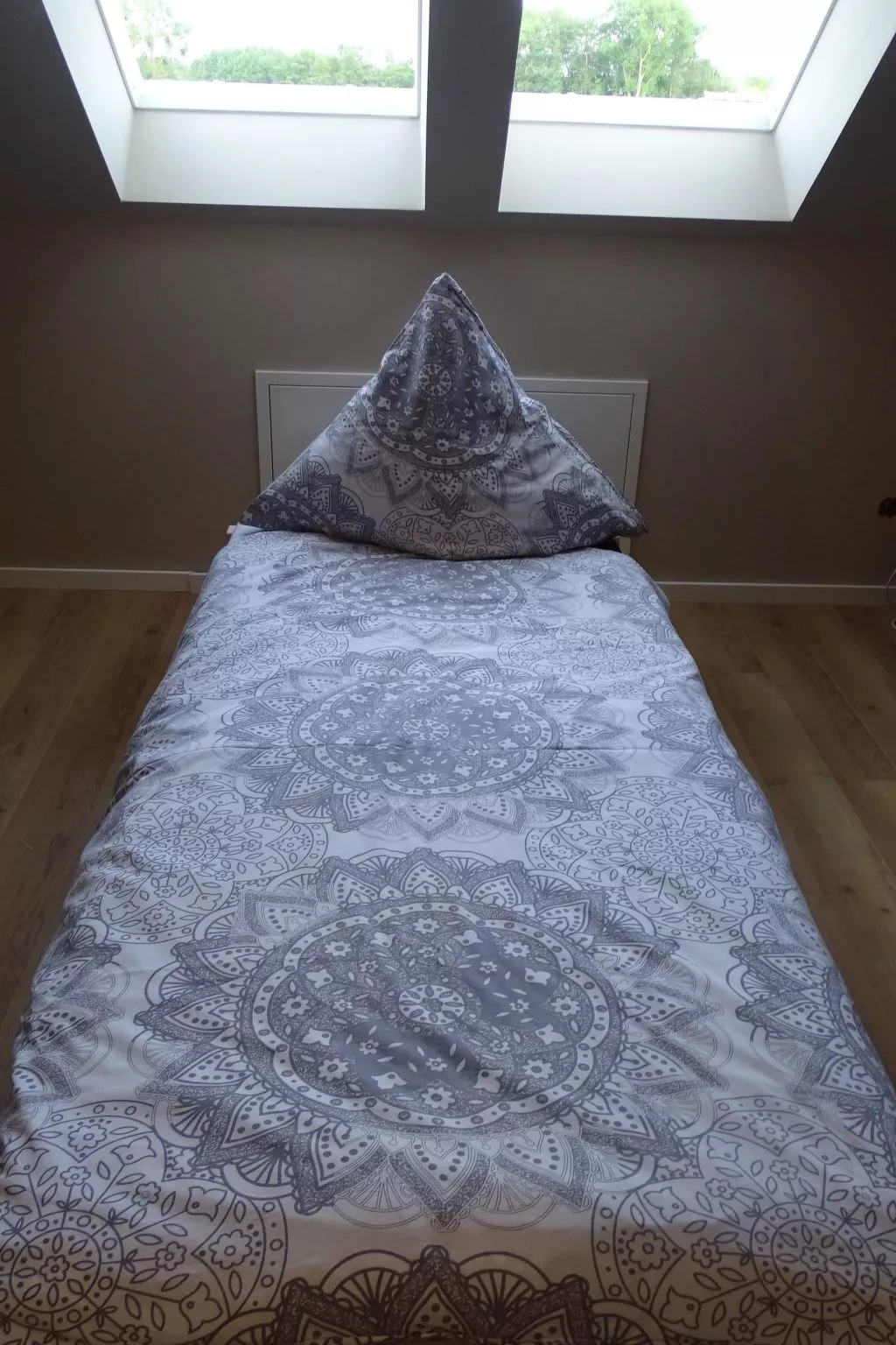 Gemütliches Dachgeschoss-Apartement mit Seeblick und großem Garten am Wasser-Binnen