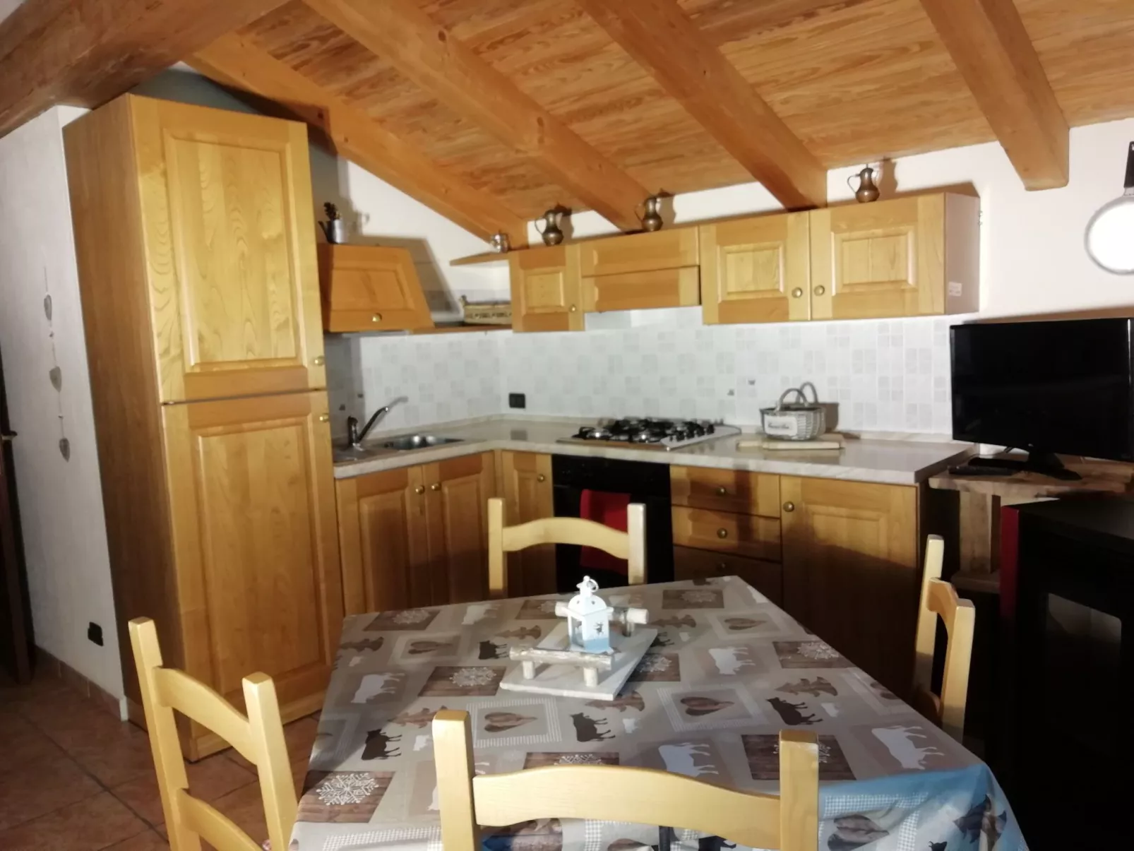 Helle, panoramische Wohnung in den Alpen.-Binnen