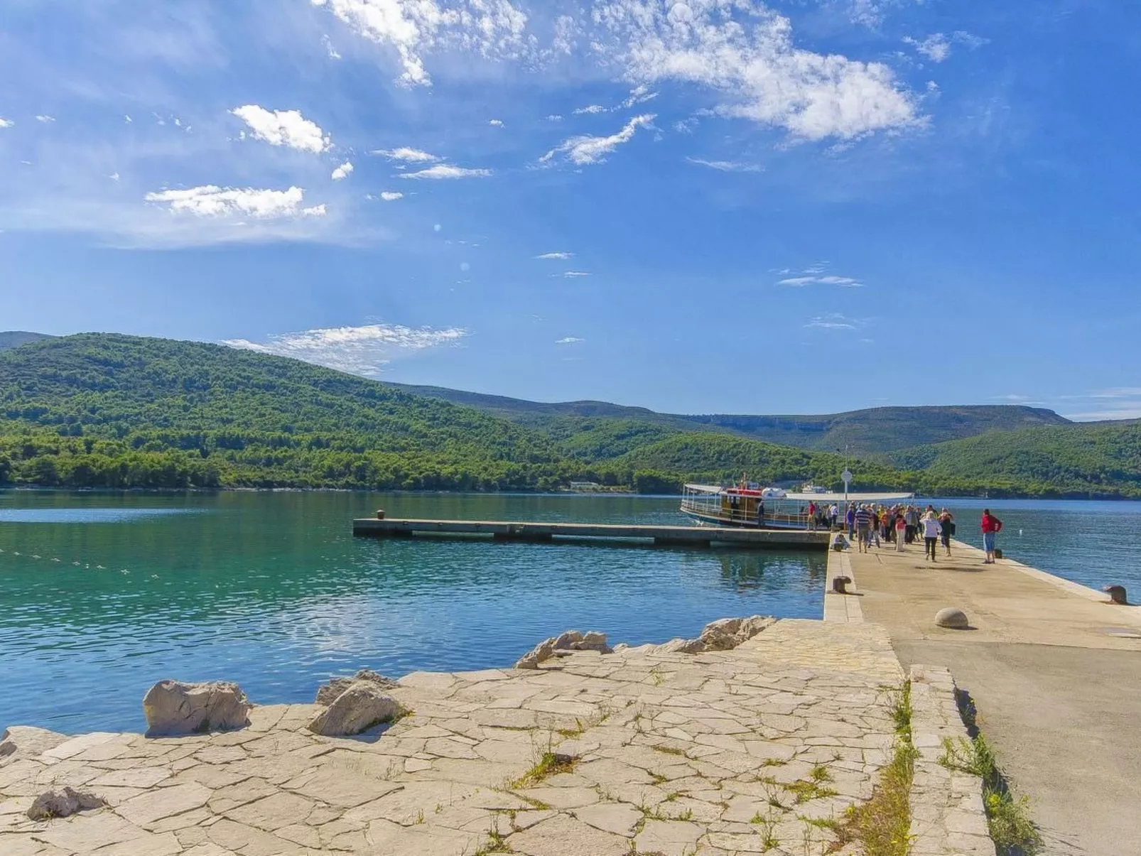 Geräumiges Ferienhaus mit Terrasse und Garten-Buiten