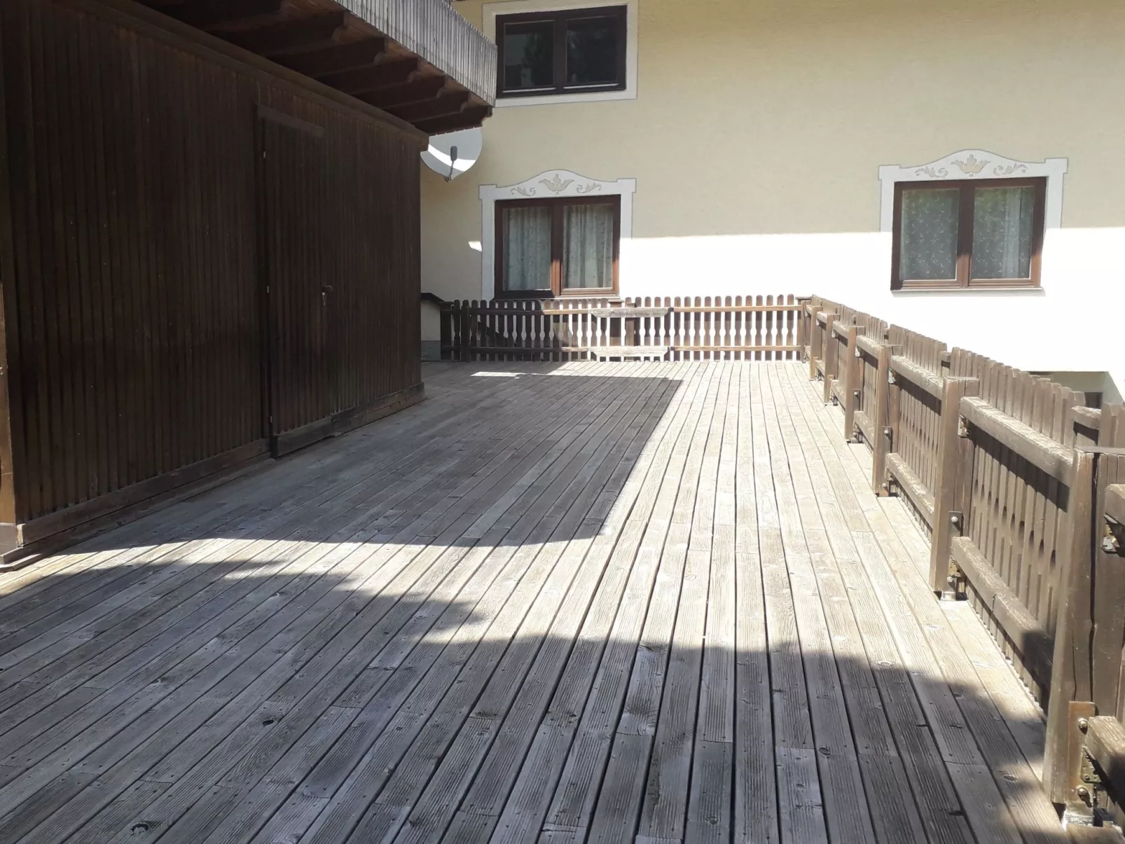 Mit Balkon und herrlichem Ausblick-Buiten