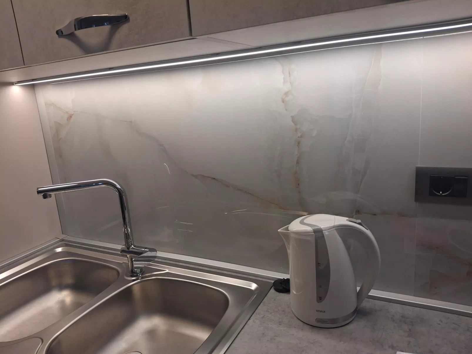 Mit Blick auf das Wasser-Binnen