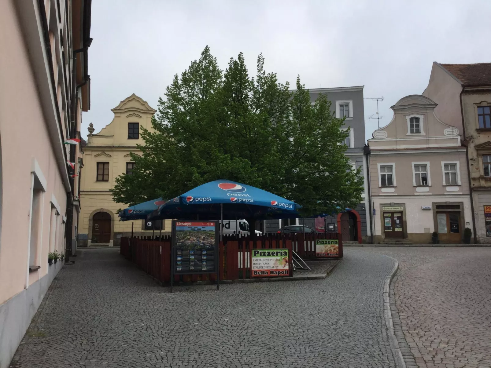Wohnung auf einem eingezäunten Grundstück-Buiten