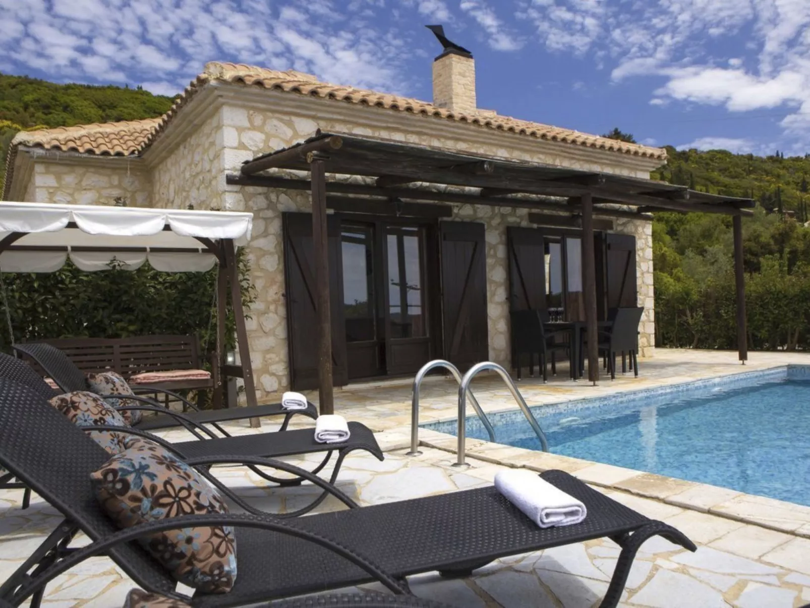 Schönes Haus in Apollonii mit privatem Pool-Buiten