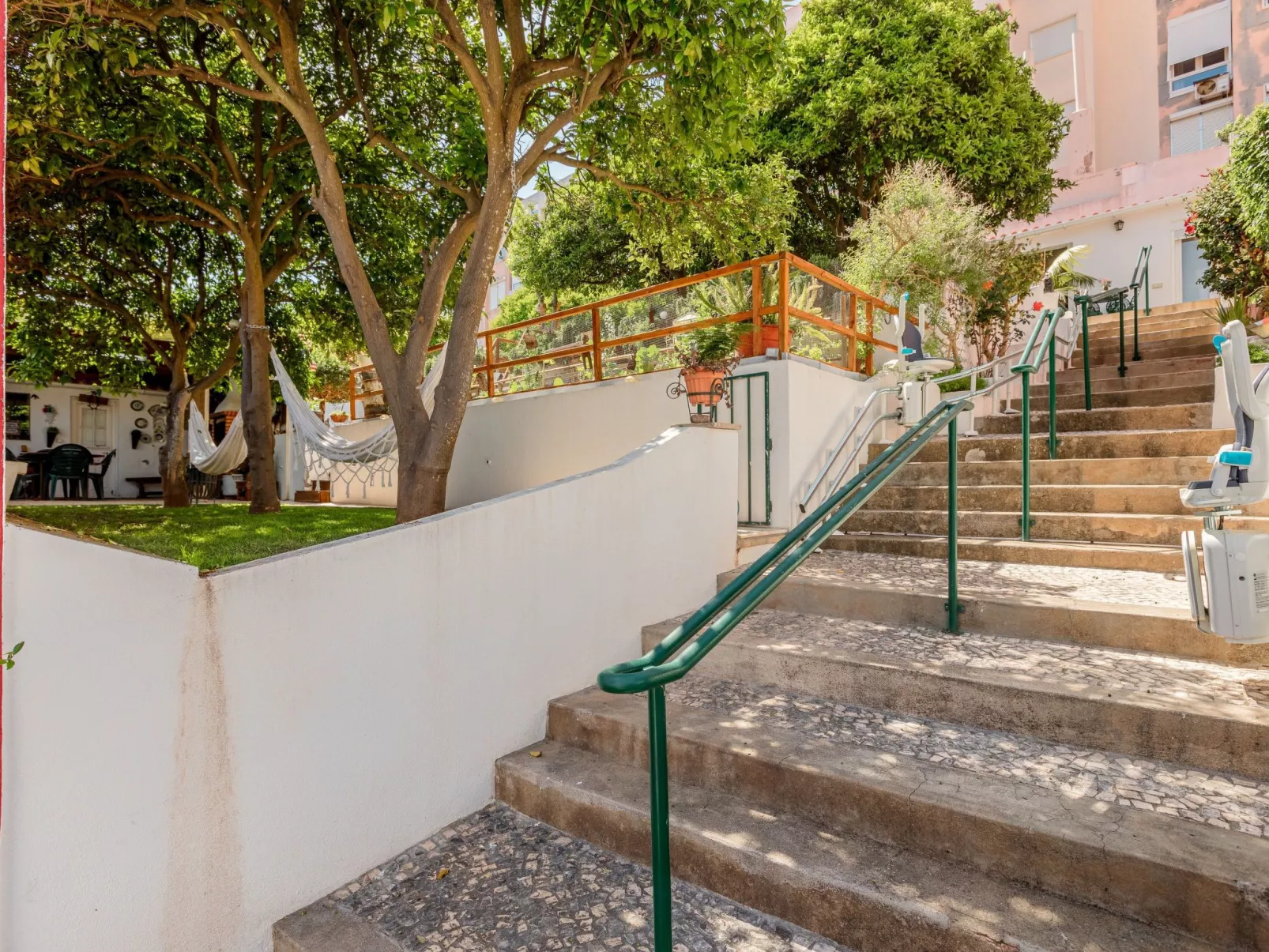 In Algés mit Kleinem gemeinsamem Pool - Buiten