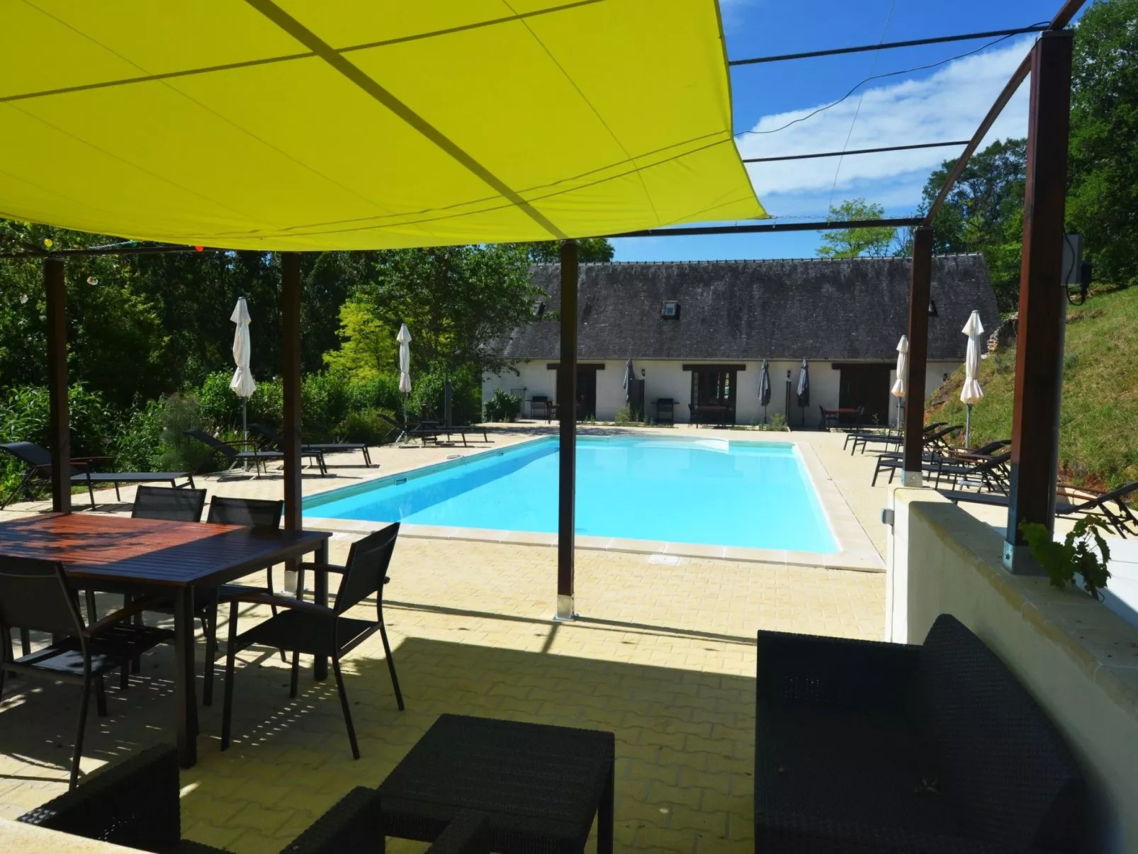 In Souillac mit Gemeinschaftspool-Buiten