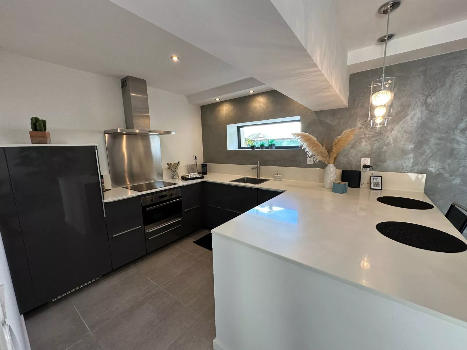 Eine kleine Ecke der Provence. Privater beheizter Pool-Binnen