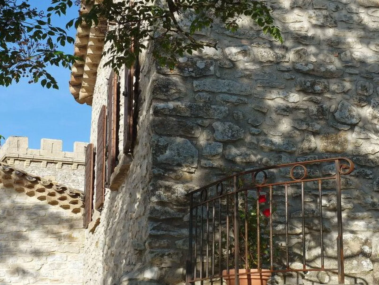 Domäne "Pavillon Timéo" mit Infinity-Pool-Buiten