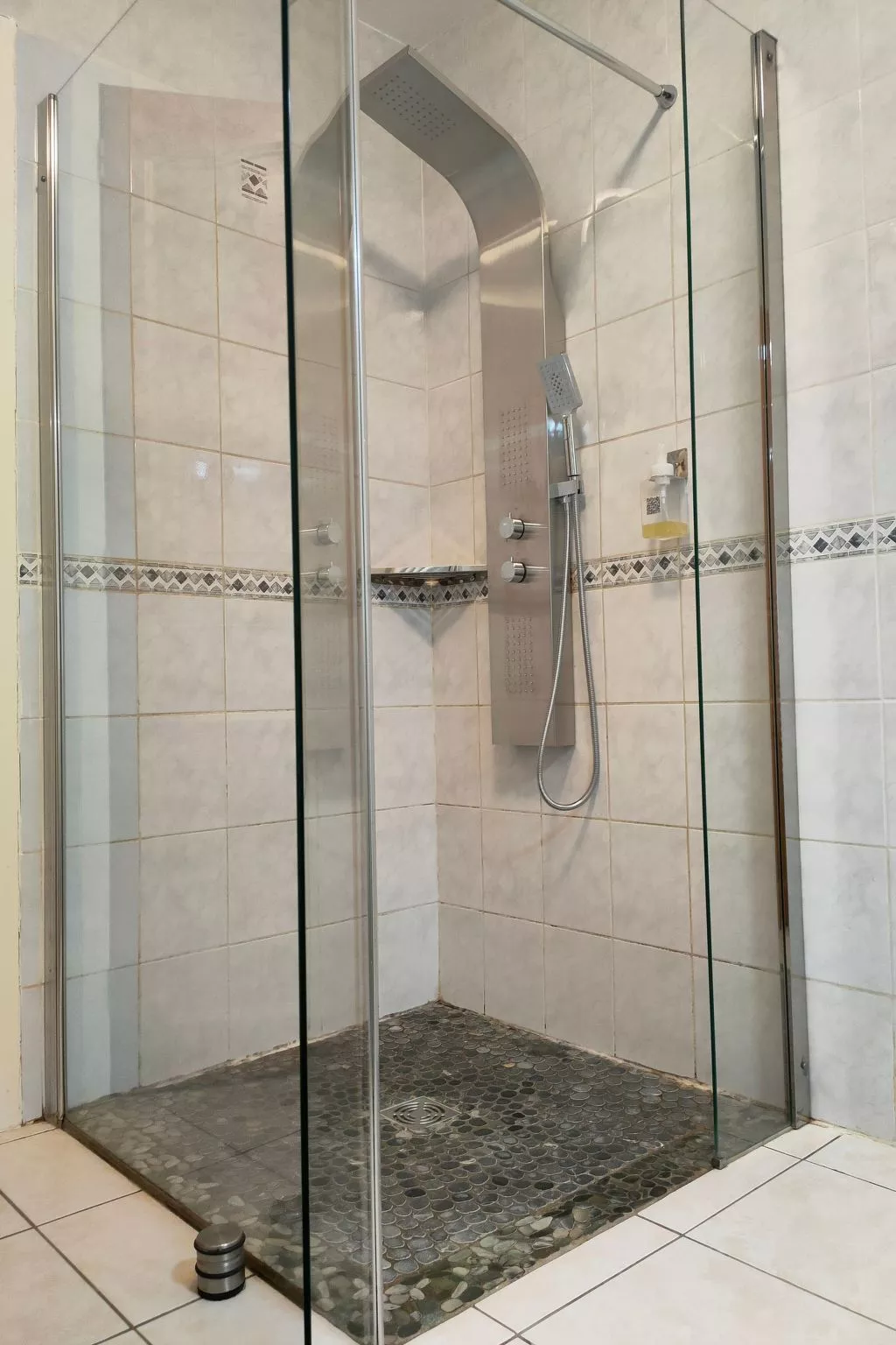 Saine Montagne du Jura mit Spa Sauna Fluss-Binnen