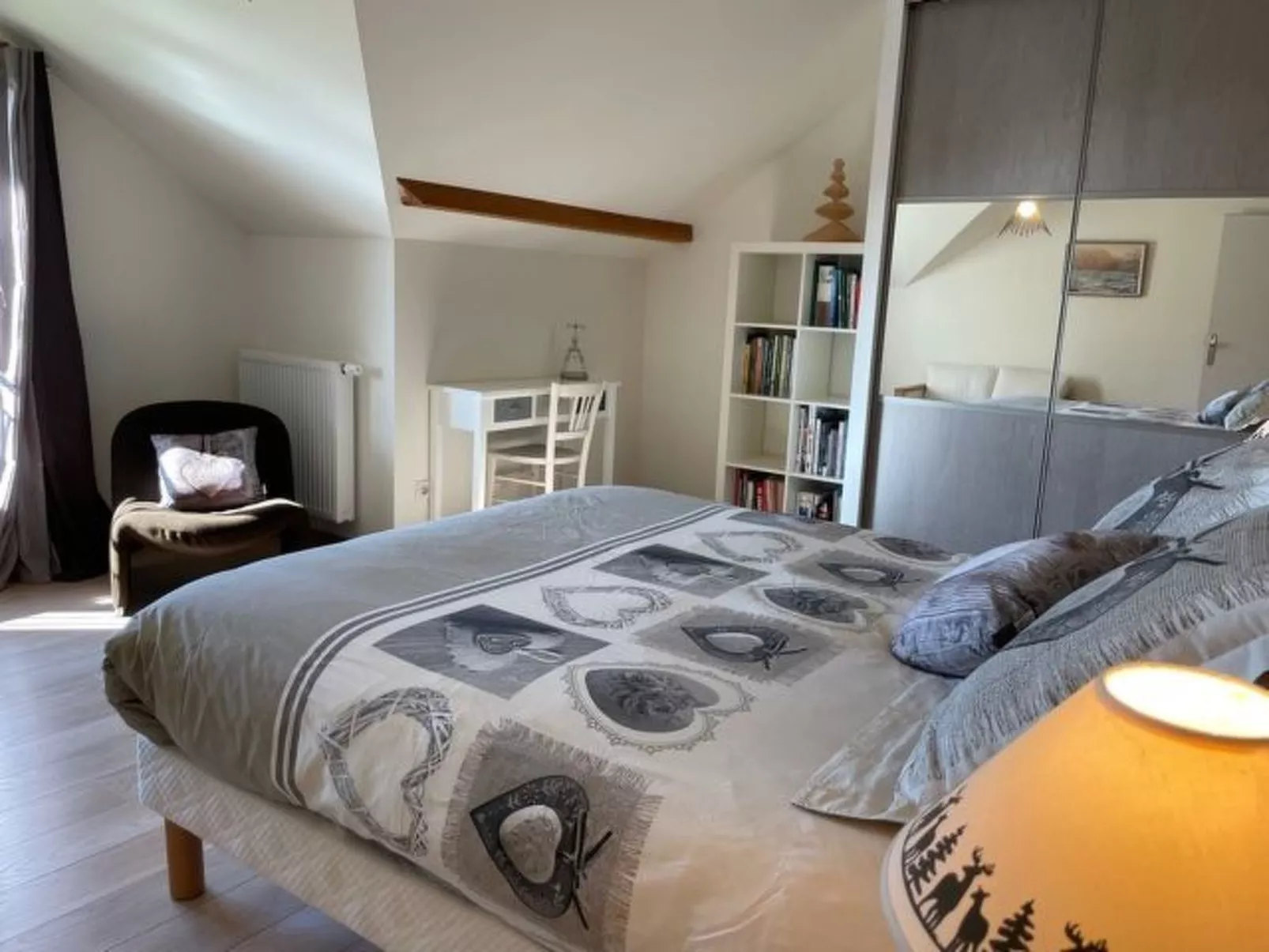 In Aiguebelette-Le-Lac mit Garten, Terrasse und Grill-Binnen