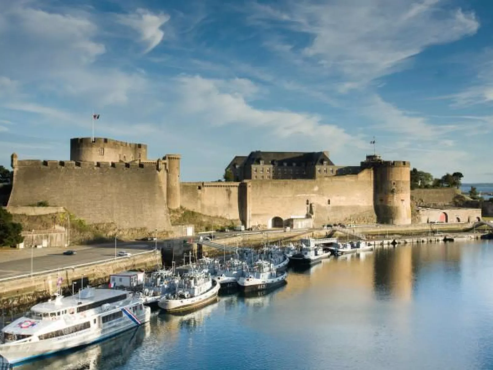 Großes Familienhaus mit schön angelegtem Garten-Buiten