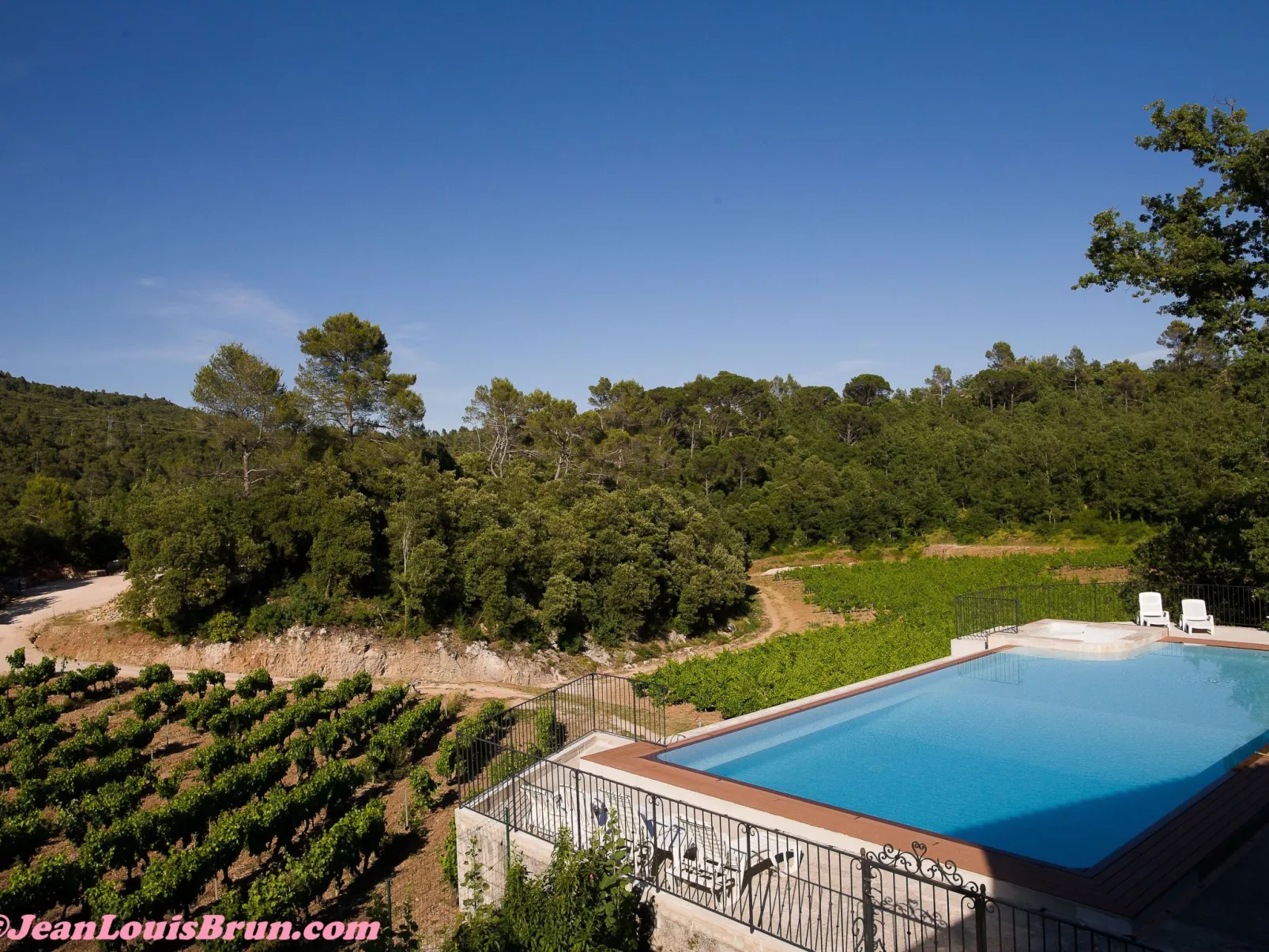 Gemütliches Studio inmitten von Weinbergen und Olivenbäumen-Buiten