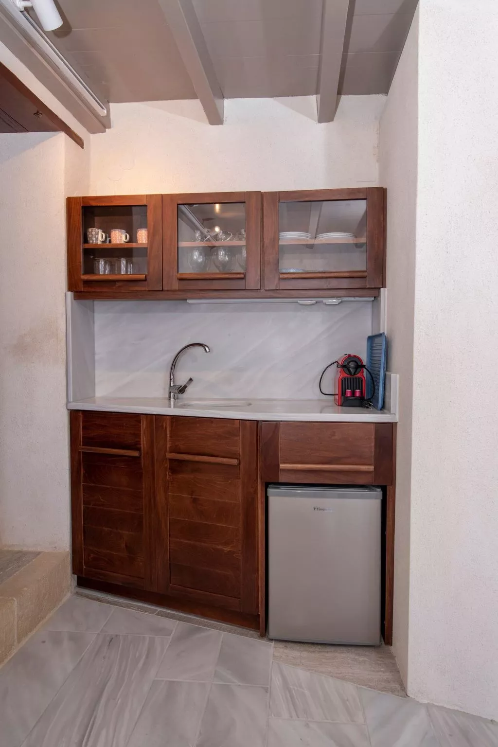 "Goulas" mit Blick auf das Wasser-Binnen