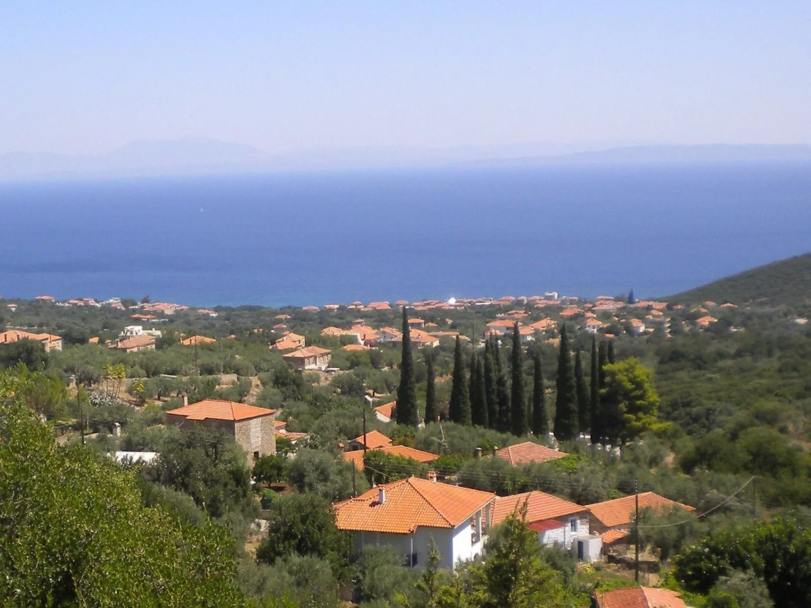 Steinhaus in Leonido mit Parkplatz-Buiten