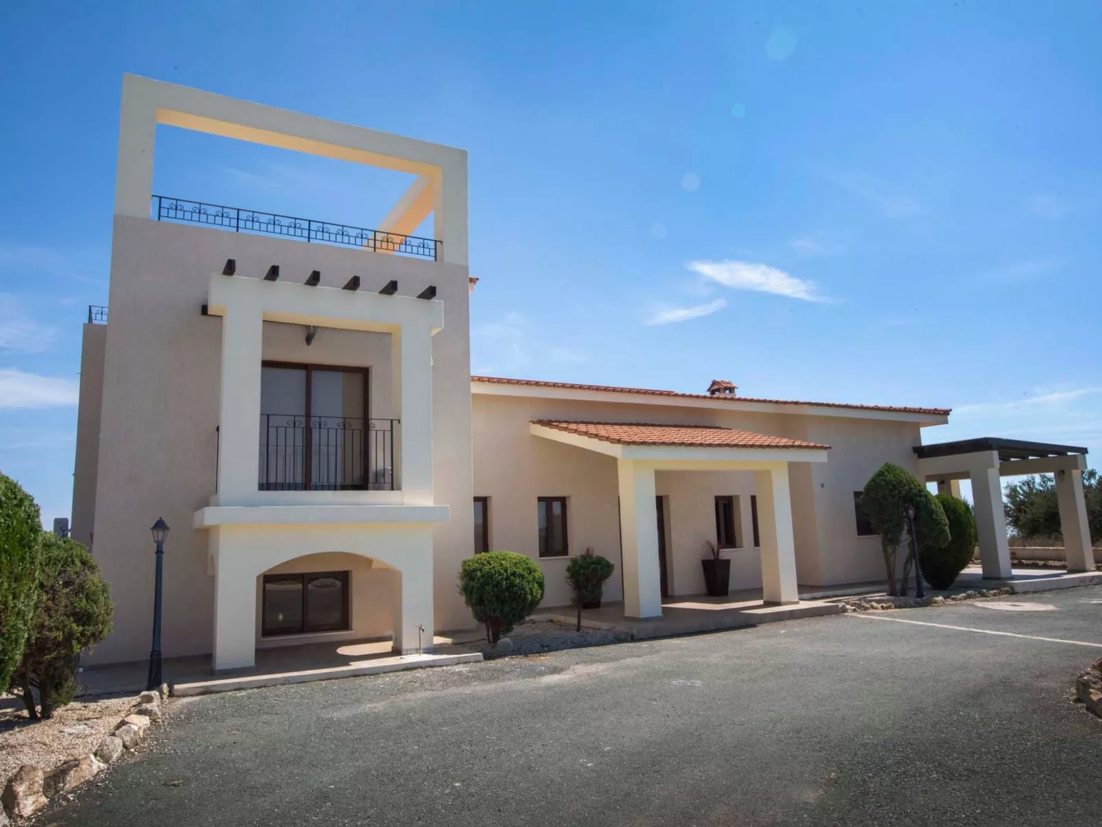 Villa mit Blick auf die Berge und Whirlpool-Image-tags.info