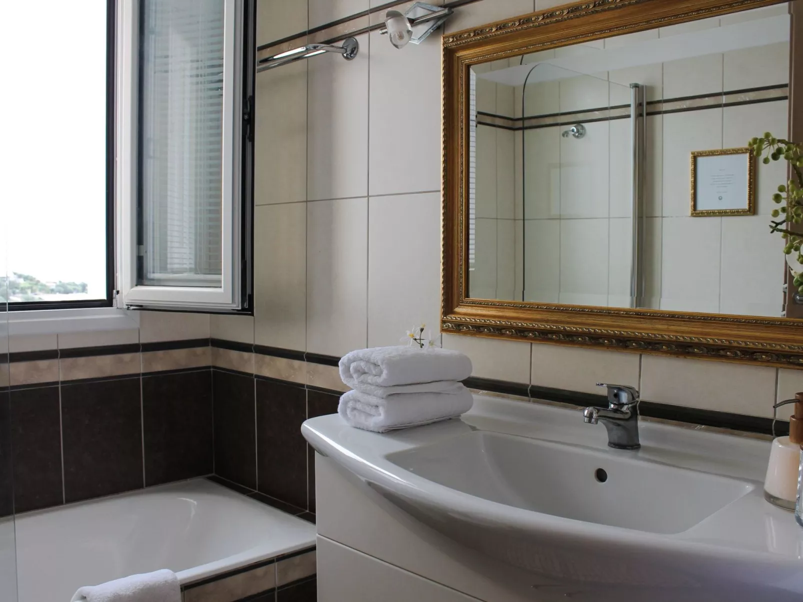 Wunderschöne Villa mit Panoramablick auf das Meer-Image-tags.info