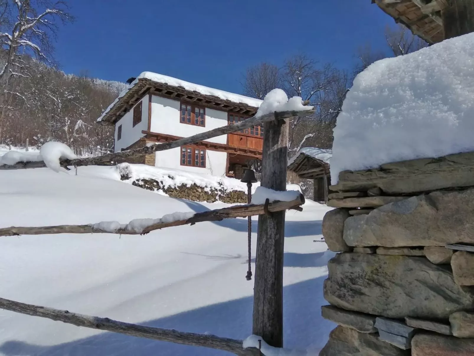 Authentisches Haus mit Bergblick - Karashka-Buiten
