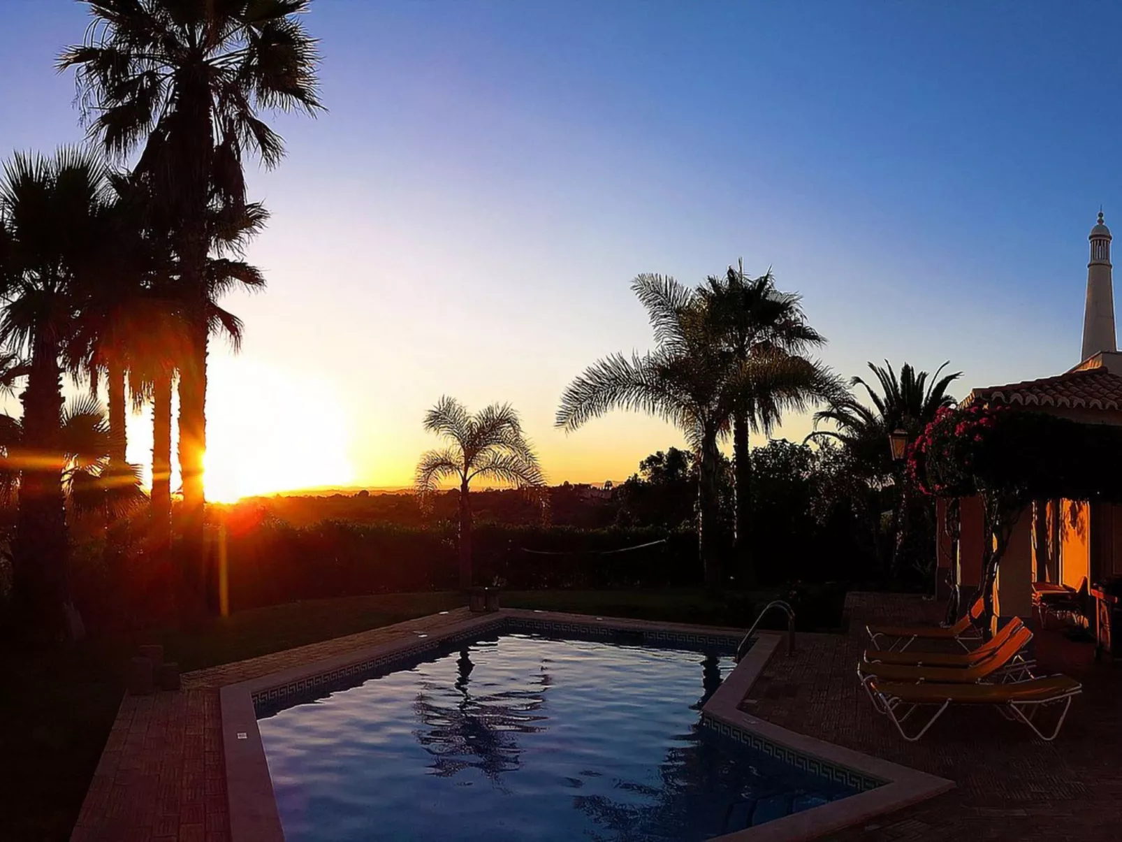 Luxuriöse Villa - Privater Pool und schöner Garten-Buiten