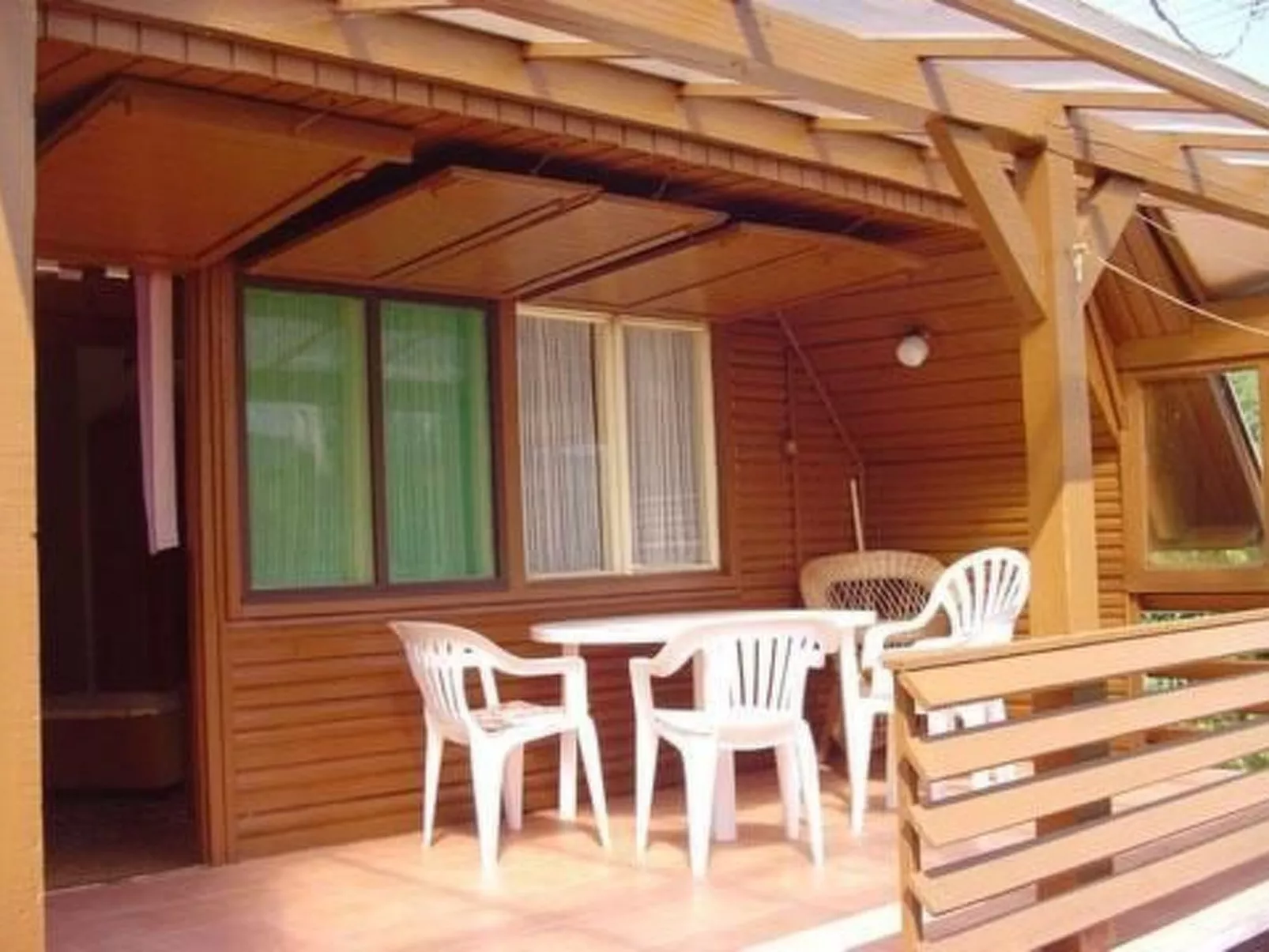 Appartement mit Terrasse-Buiten