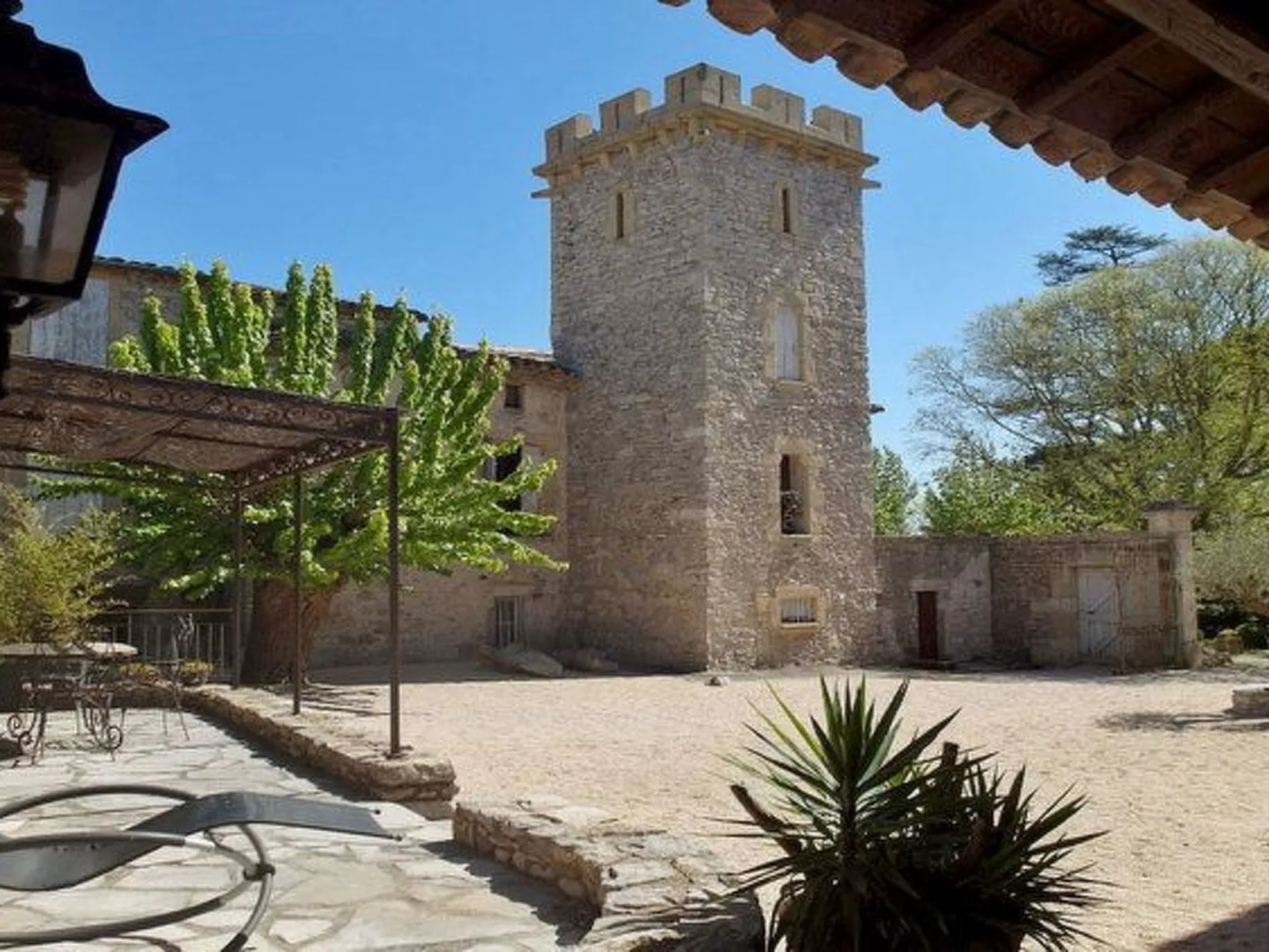 Domaine "Suite Margot" mit Infinity-Pool-Buiten