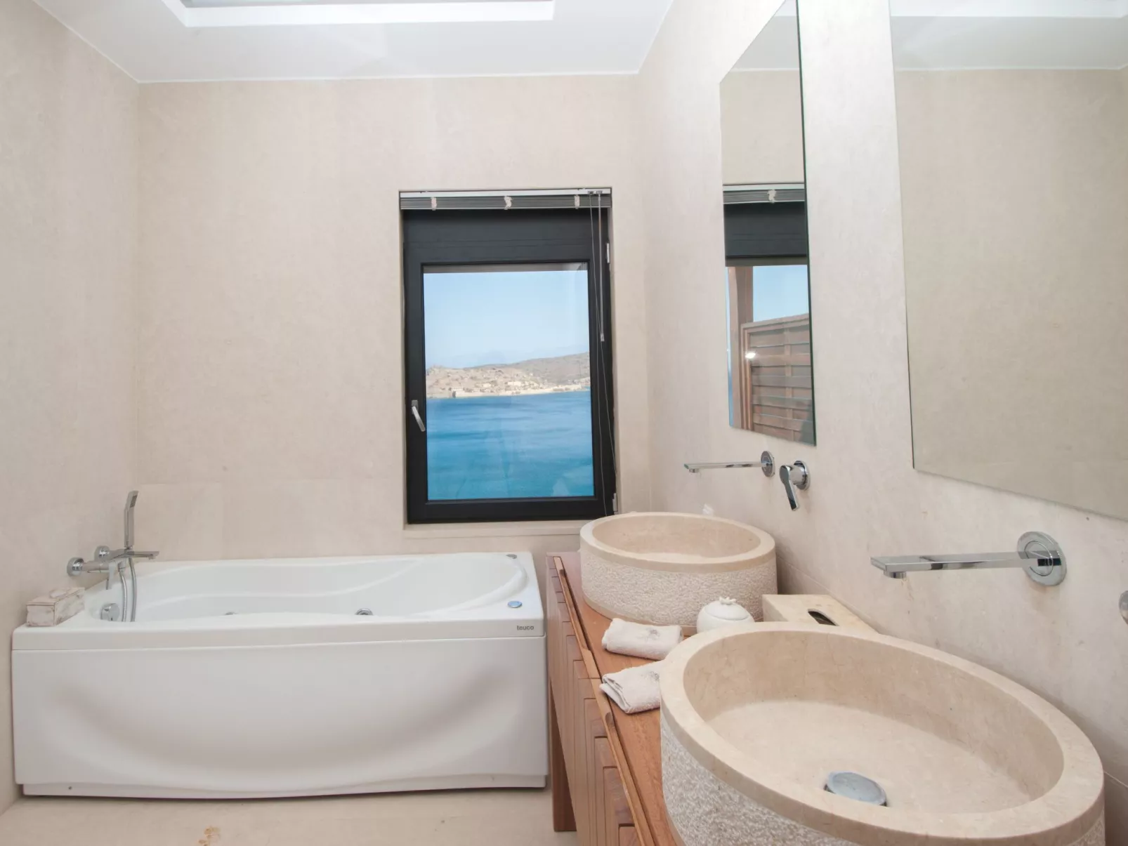 "Villa Dimitra" mit Infinity Pool-Binnen