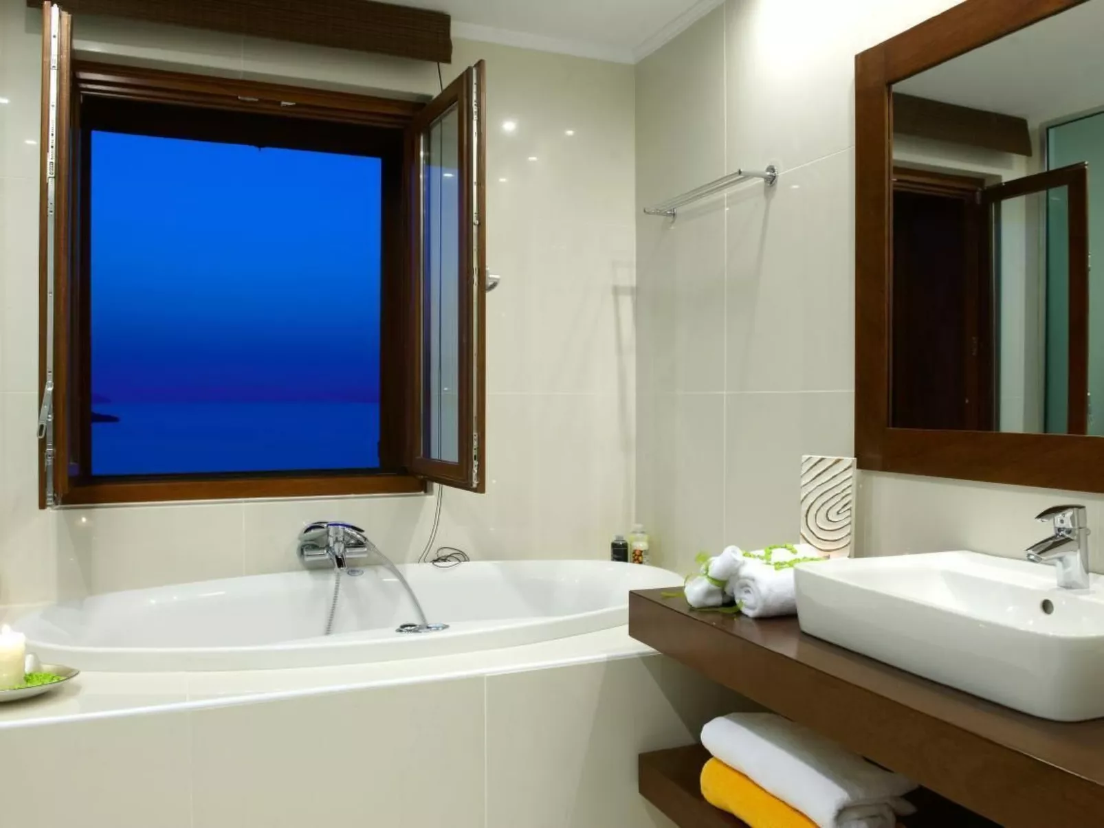 Anemos Villa Ferienhaus Aussicht Gemütlicher beheizter Pool-Binnen