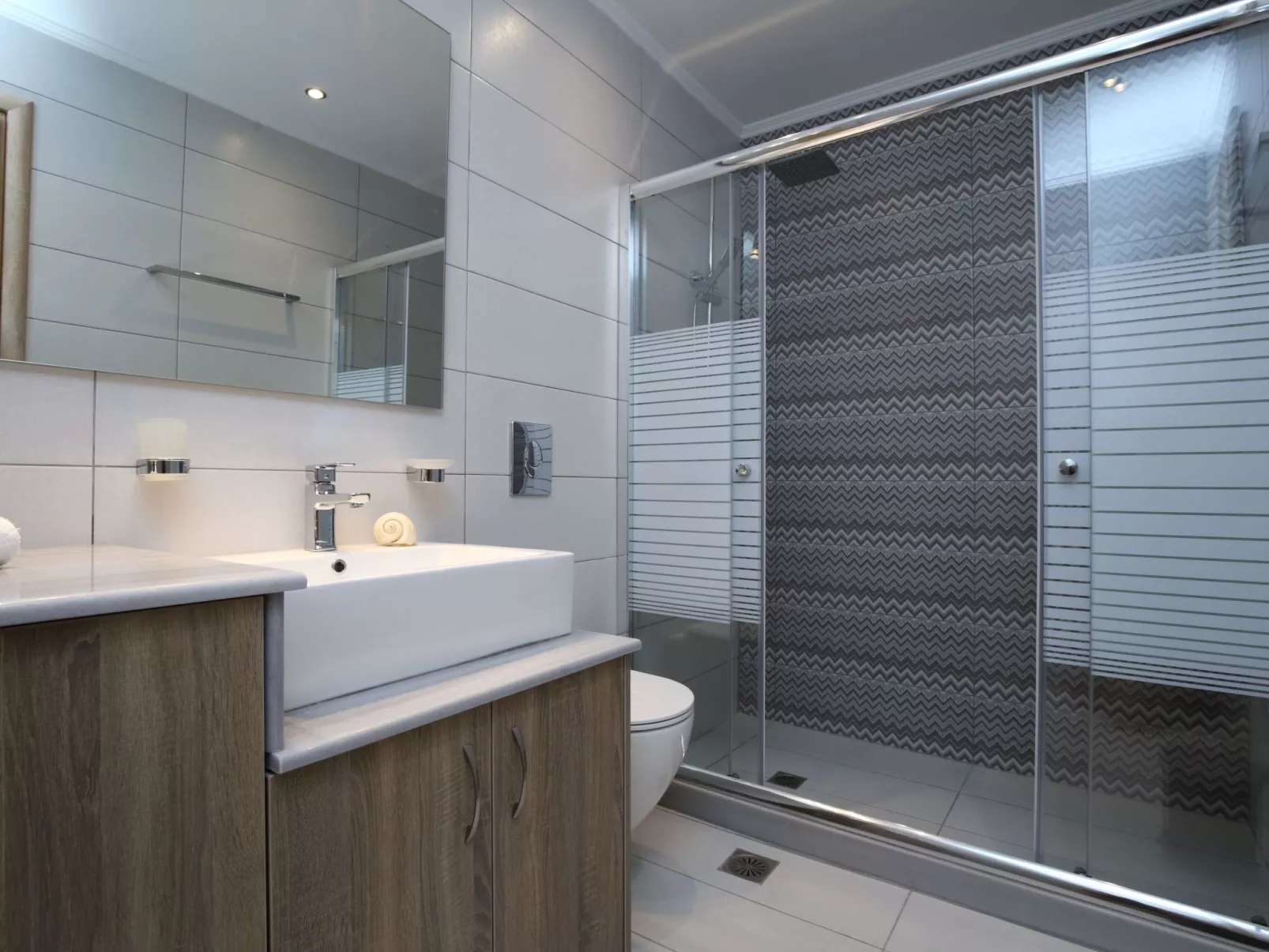 Villa Hrw mit privatem Pool-Binnen