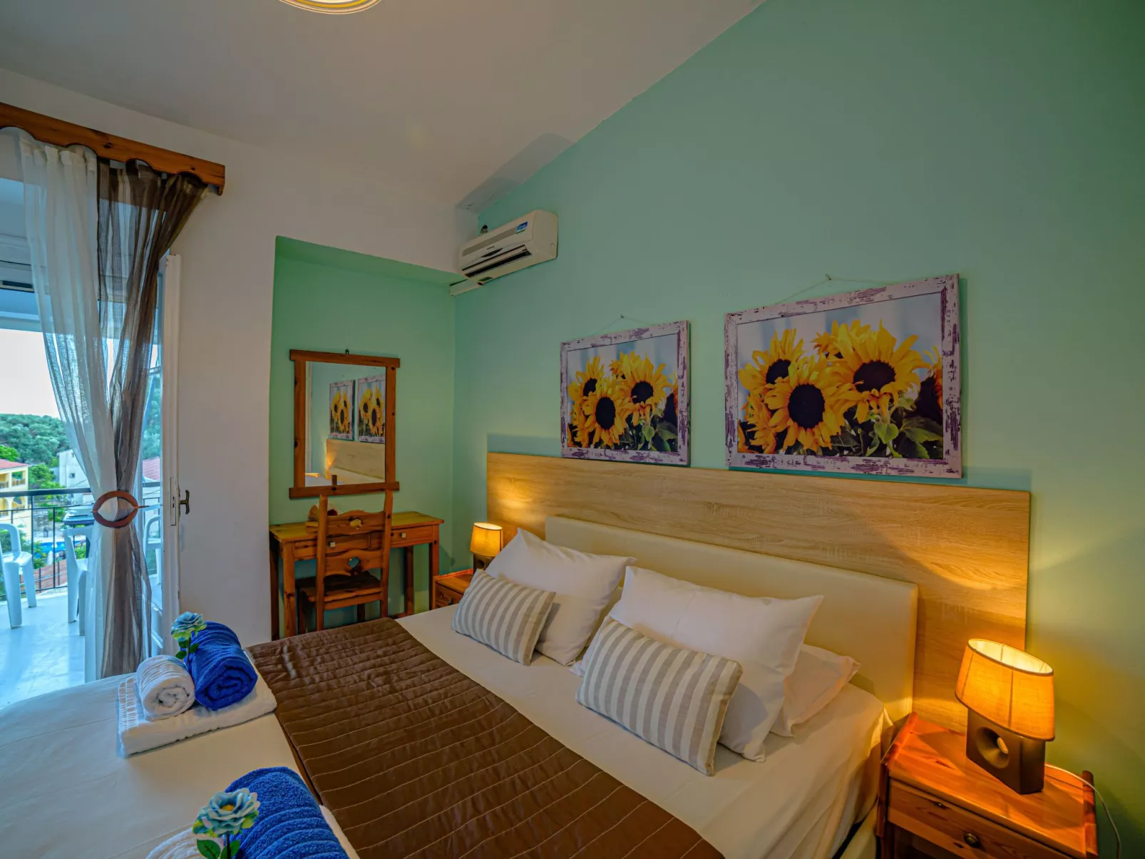 In Nisaki mit Pool-Image-tags.info