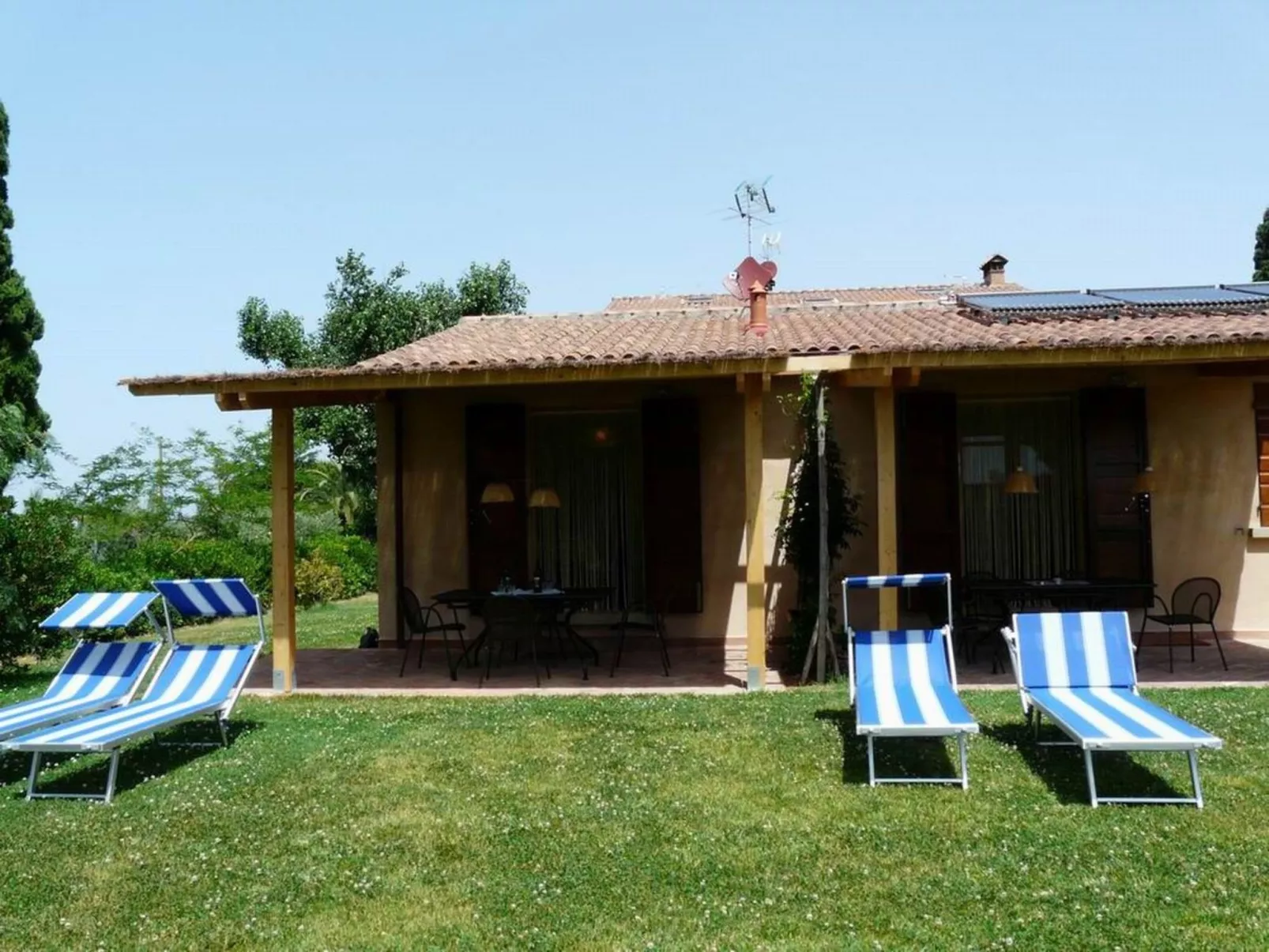 Melo Peperosa' Wohnung mit Terrasse-Buiten