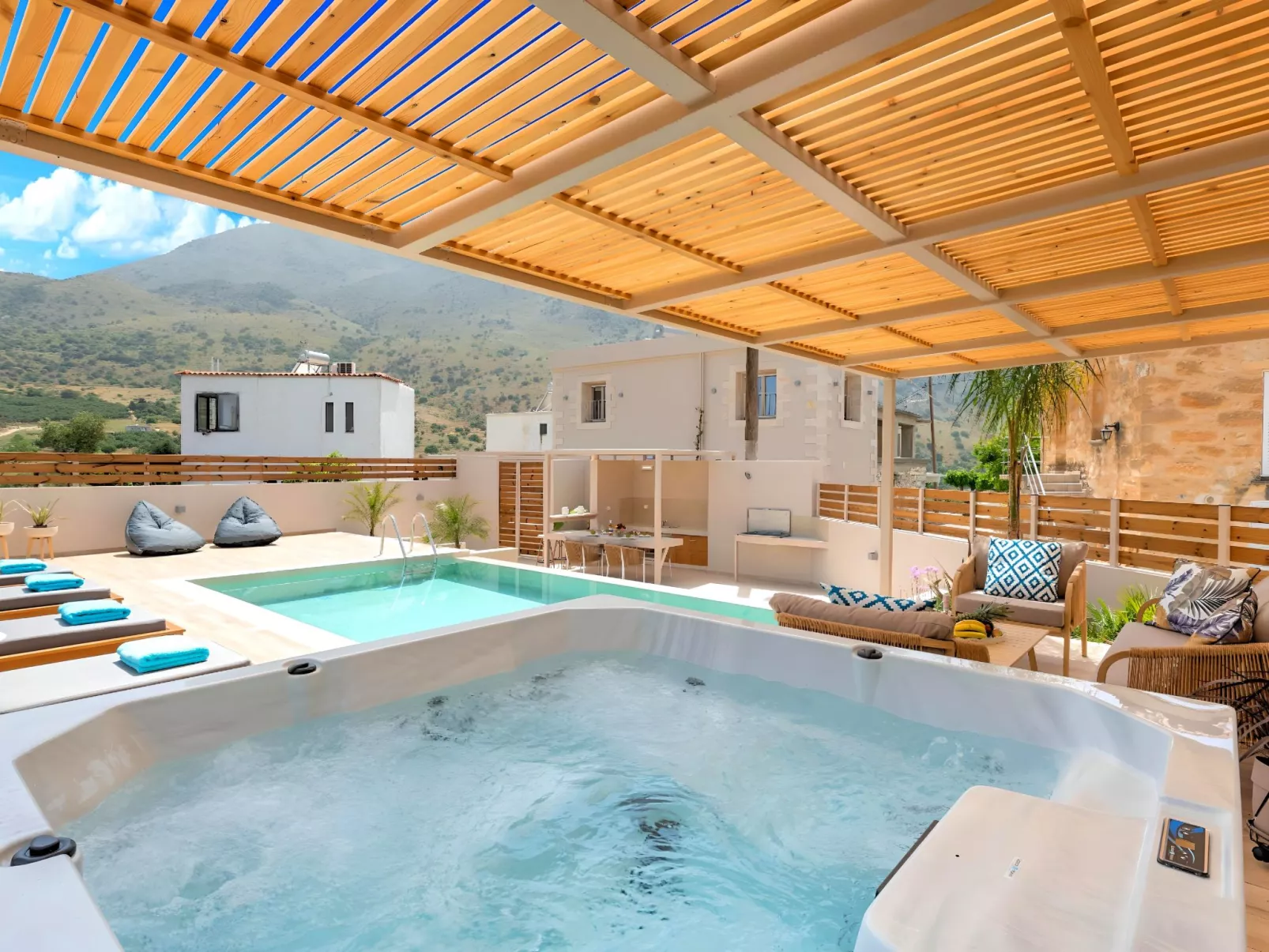 Hidden Gem Pool und Jacuzzi-Binnen