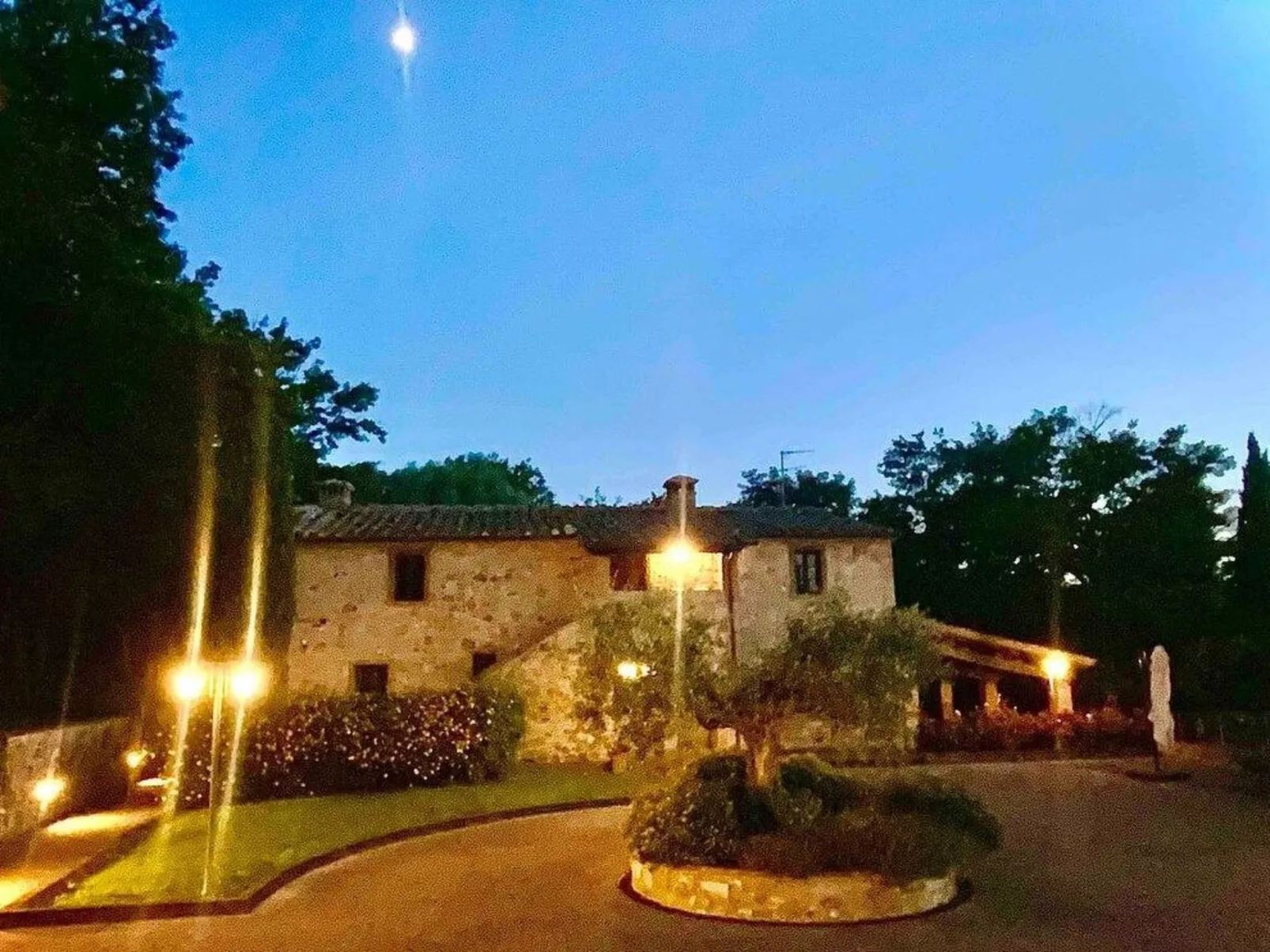 Für 10 Personen und 4 Kinder in Chianni, Toskana (Provinz Pisa)-Buiten